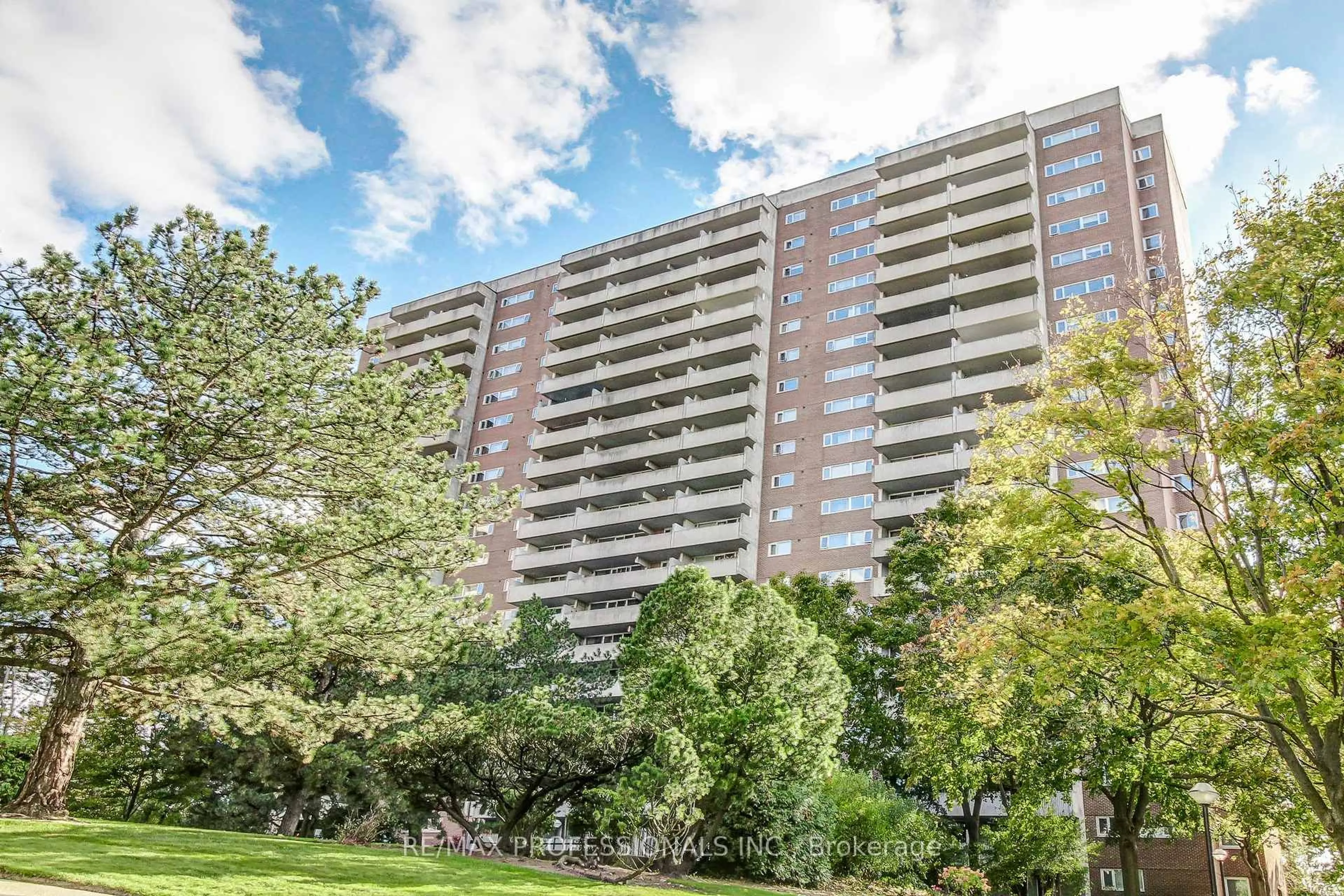 A pic from outside/outdoor area/front of a property/back of a property/a pic from drone, unknown for 240 Scarlett Rd #1405, Toronto Ontario M6N 4X4