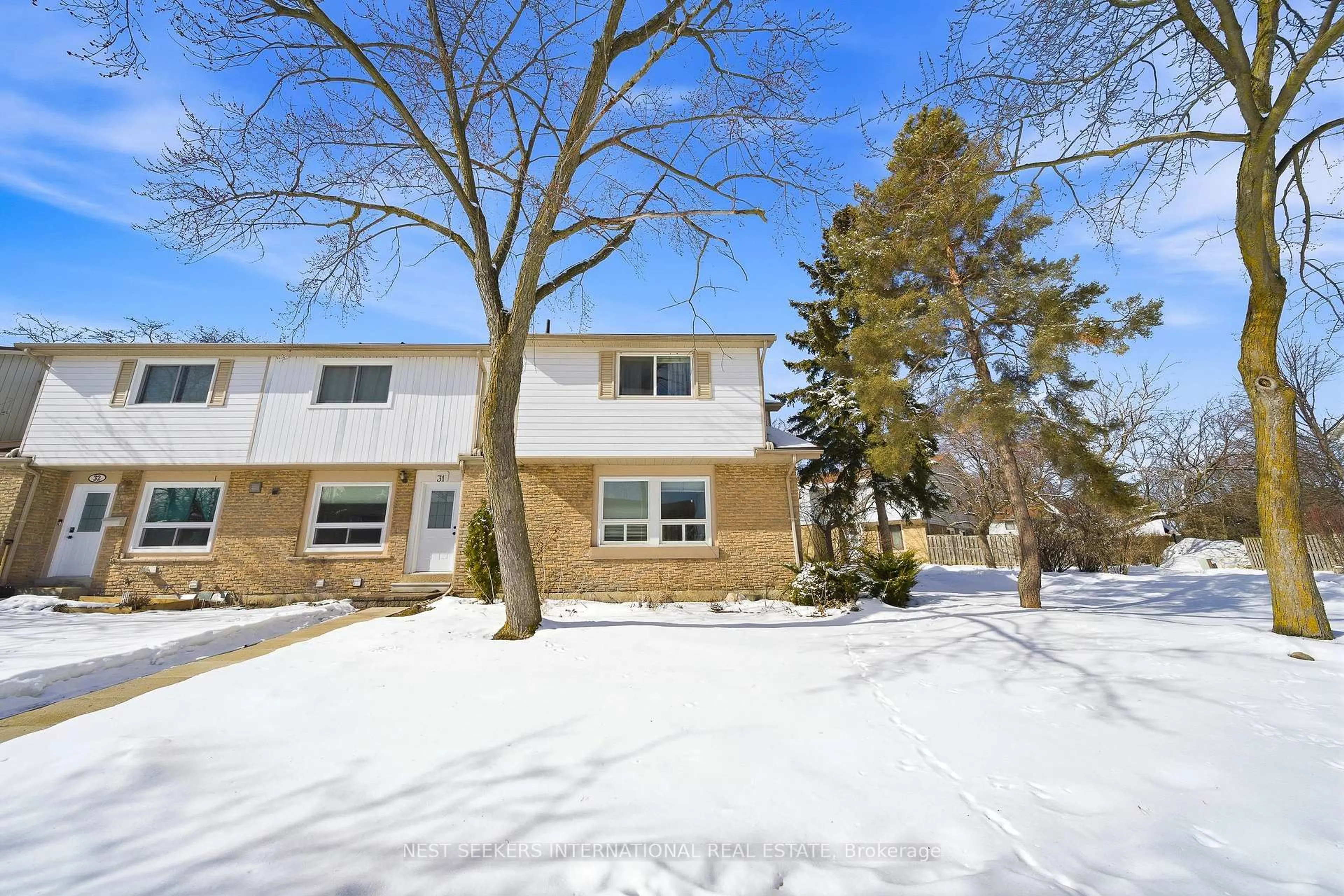 Patio, street for 6540 Falconer Dr #30, Mississauga Ontario L5N 1M1