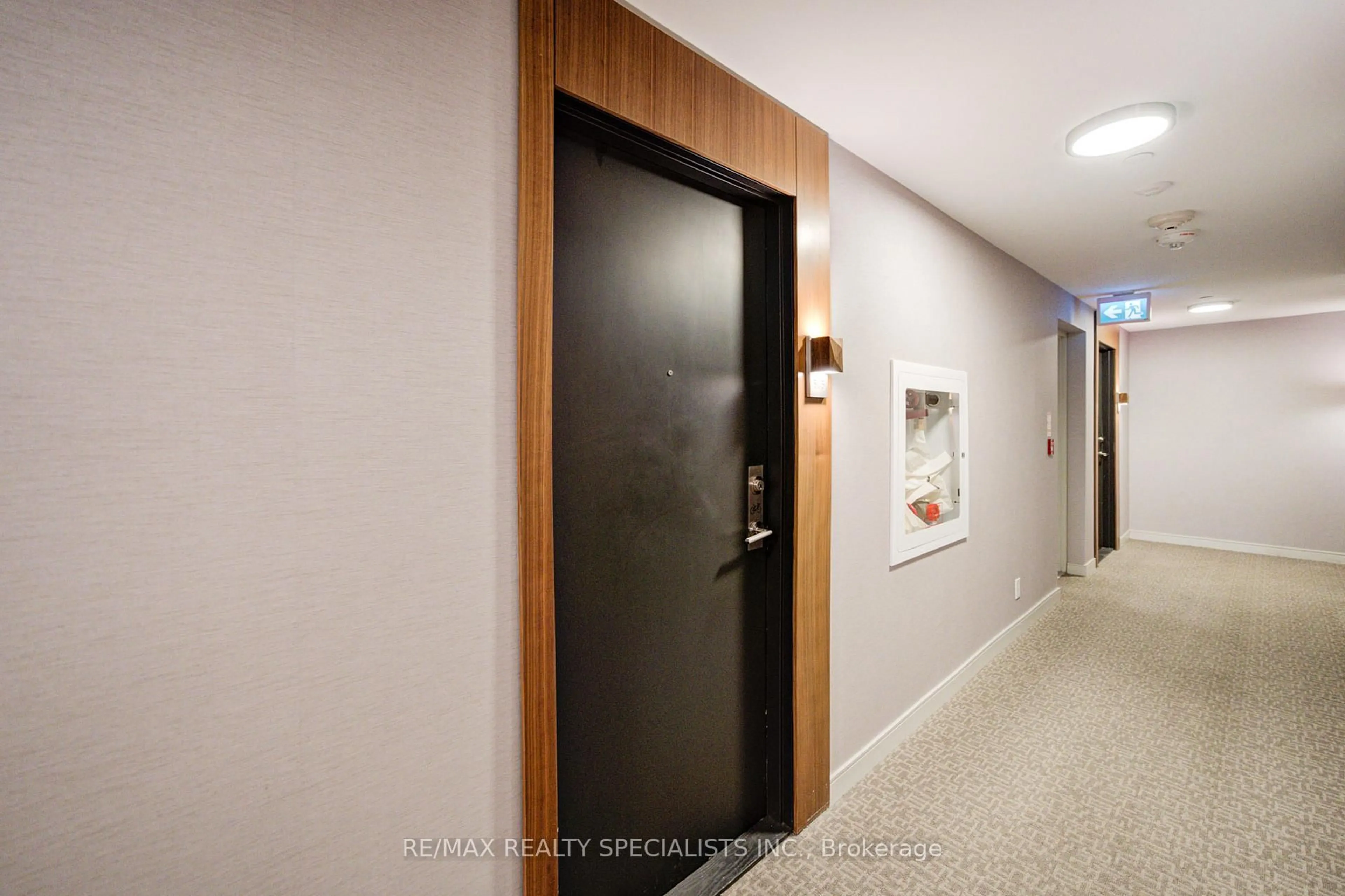 Indoor foyer for 1 Neighbourhood Lane #505, Toronto Ontario M8Y 0C7