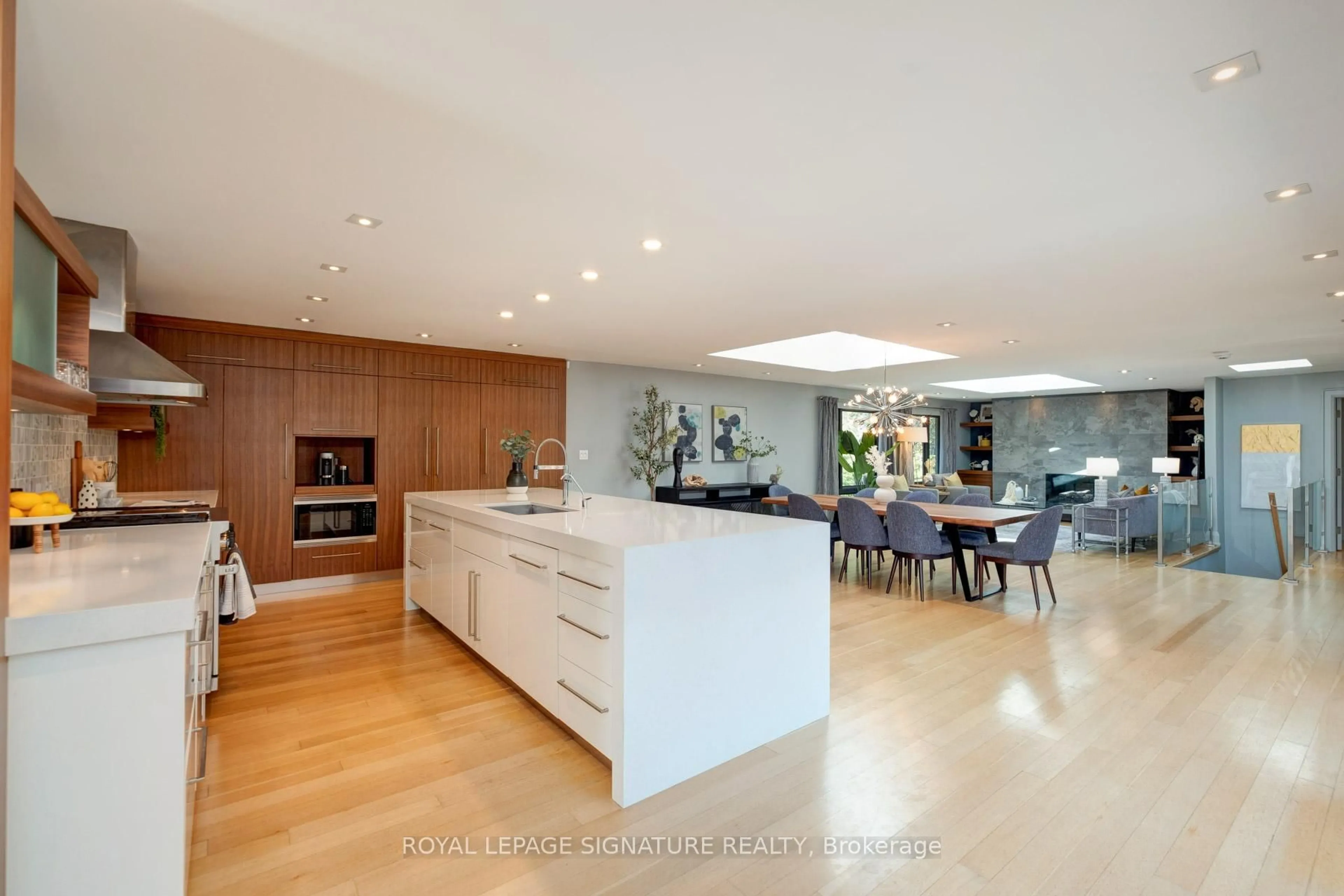 Contemporary kitchen, unknown for 185 Morrison Rd, Oakville Ontario L6J 4J3