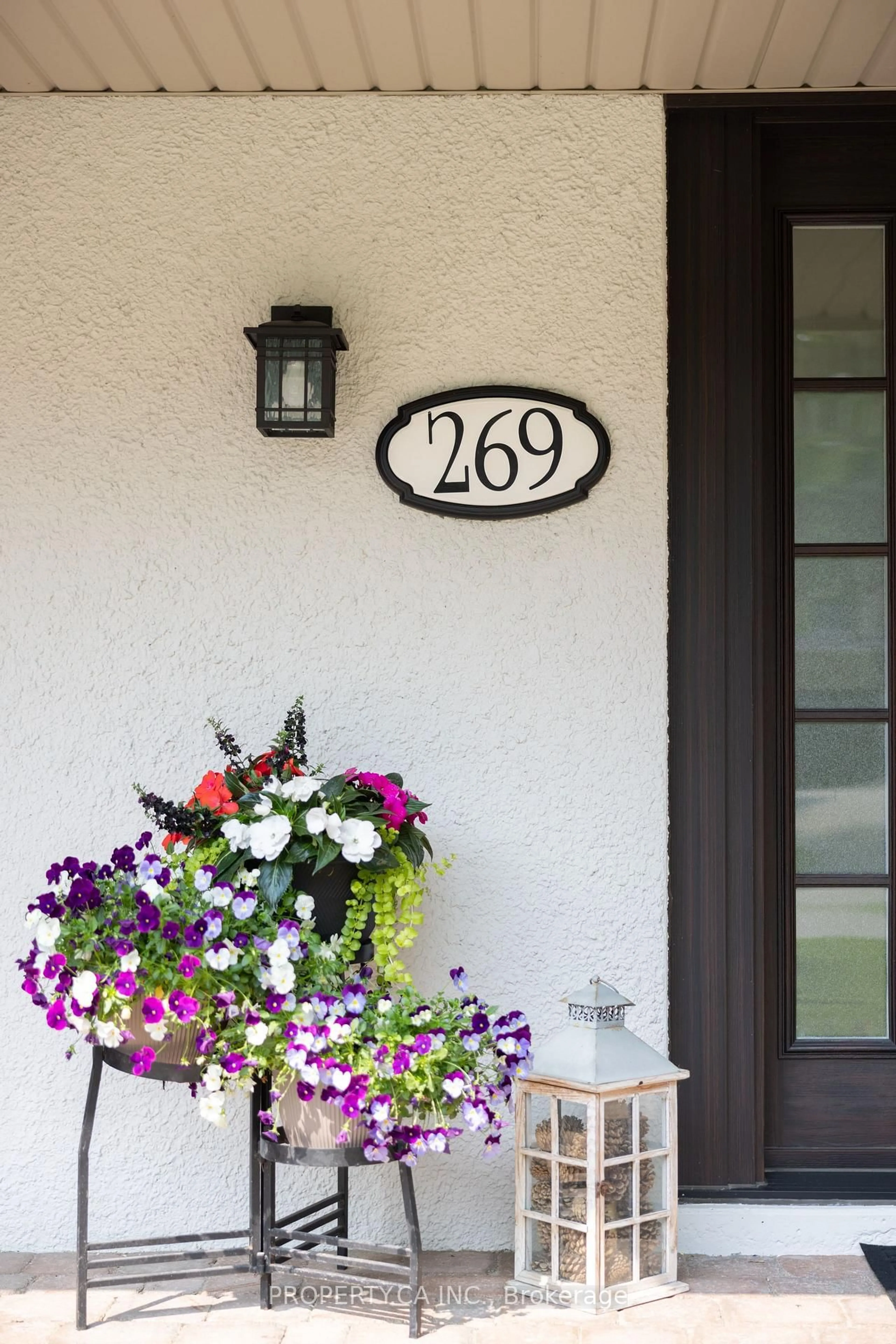 Indoor entryway for 269 Beechfield Rd, Oakville Ontario L6J 5H9