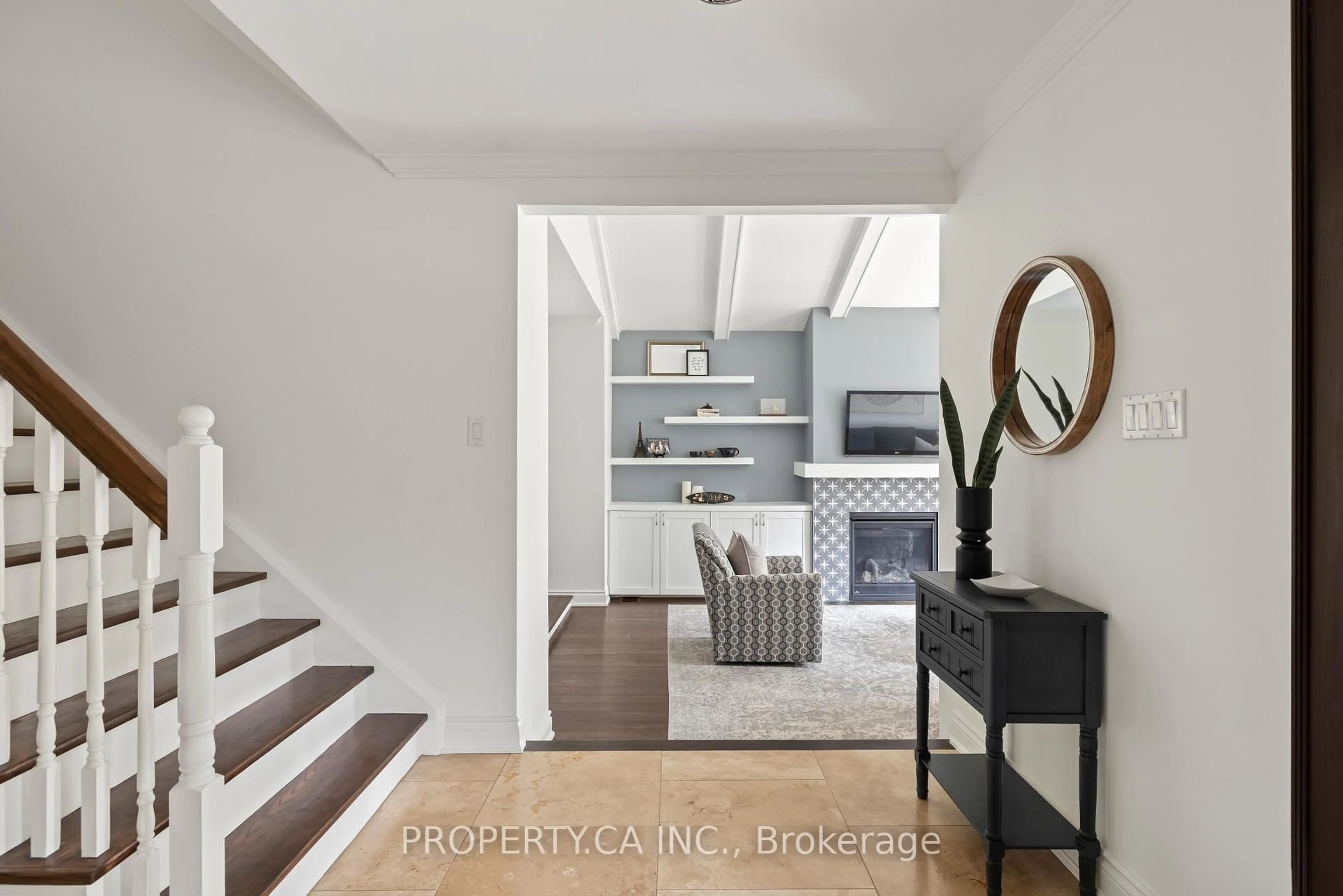 Indoor entryway for 269 Beechfield Rd, Oakville Ontario L6J 5H9