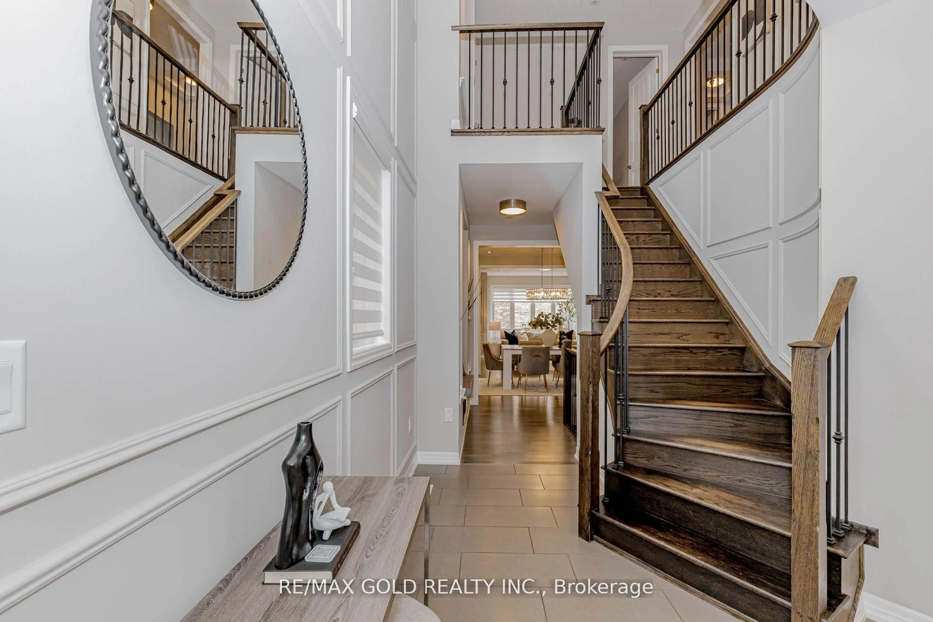 Indoor entryway for 3354 Vardon Way, Oakville Ontario L6M 1R5