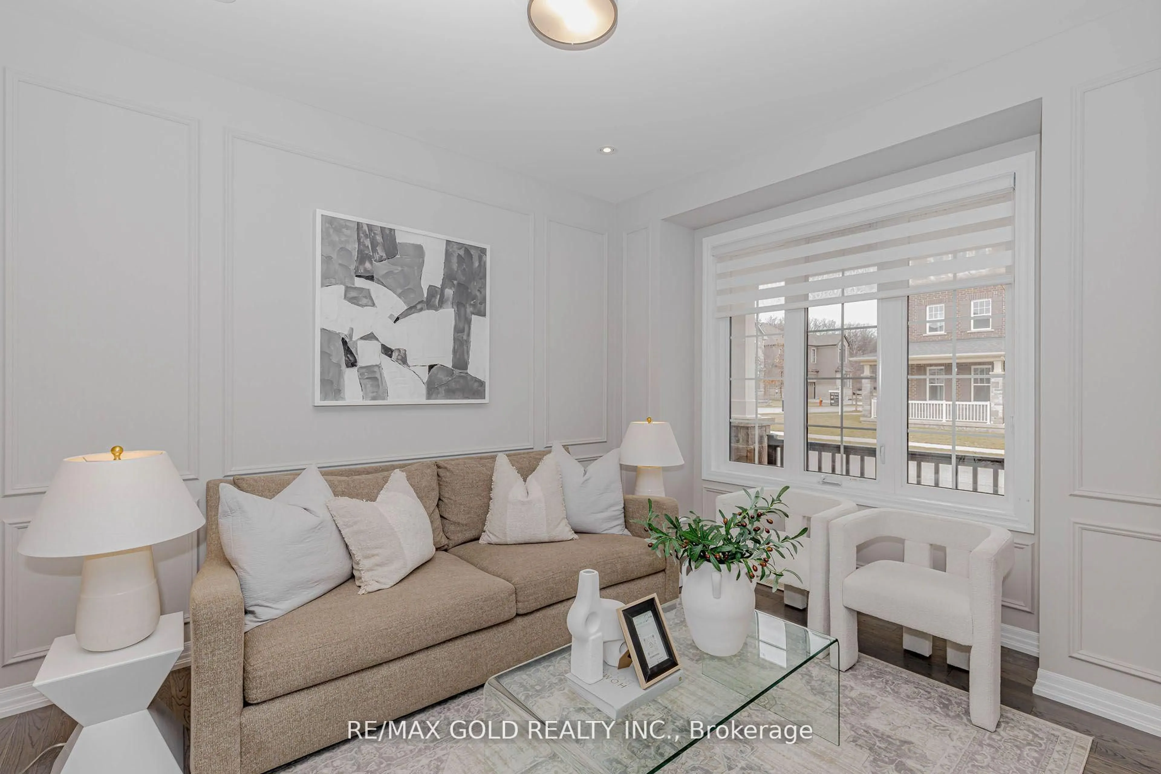 Living room with furniture, unknown for 3354 Vardon Way, Oakville Ontario L6M 1R5