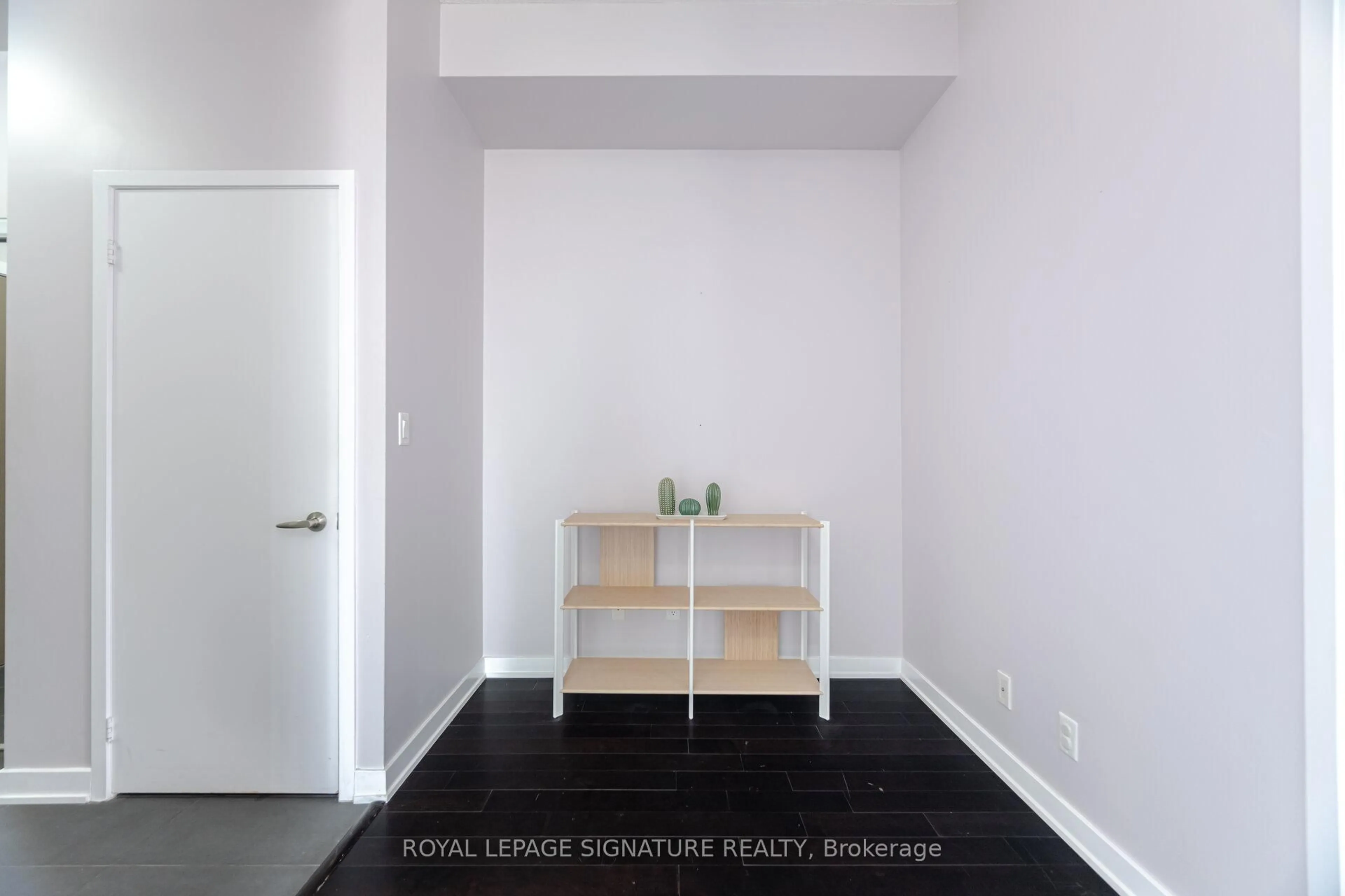 Indoor entryway for 4065 Brickstone Mews #706, Mississauga Ontario L5B 0G3