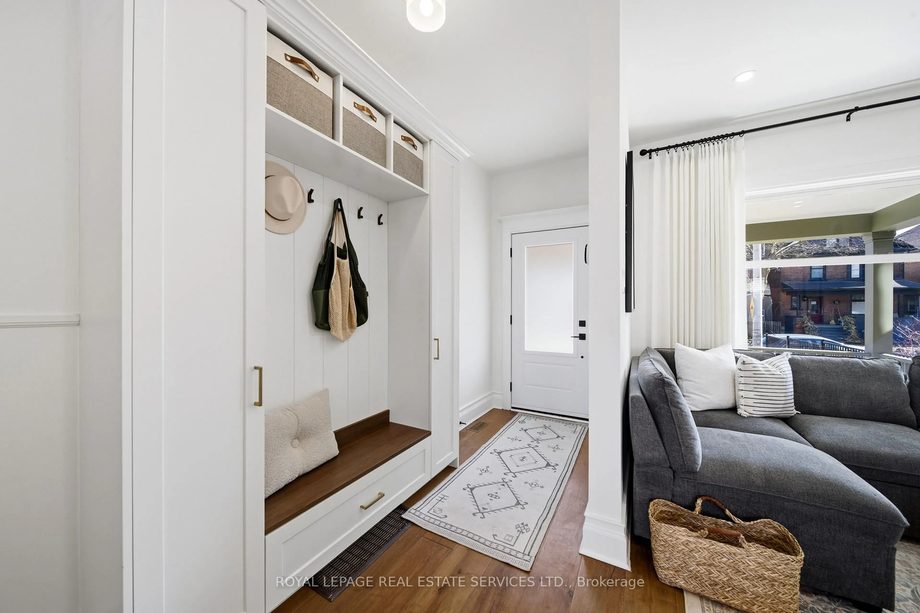 Indoor entryway for 98 Galley Ave, Toronto Ontario M6R 1H1