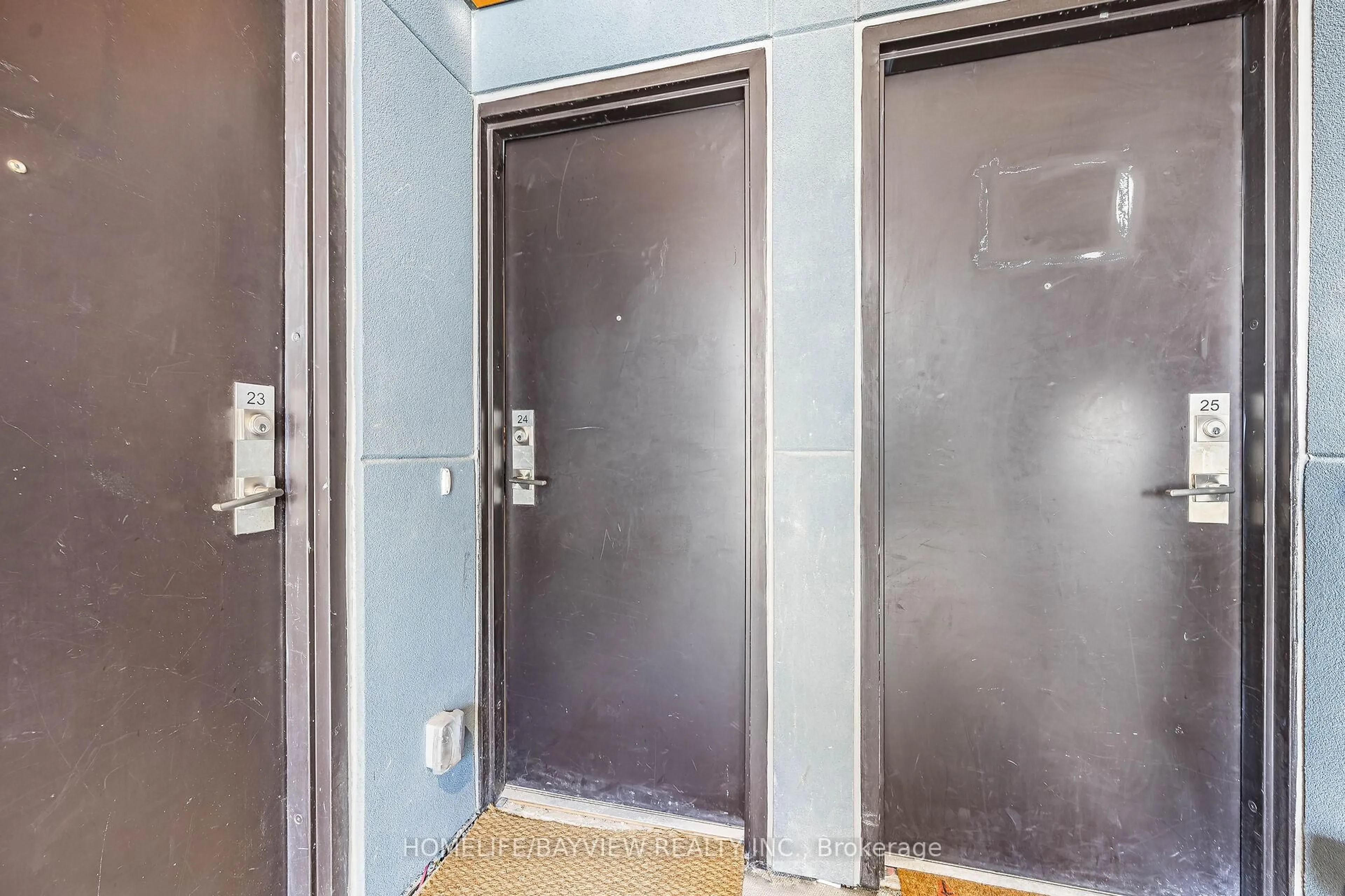 Indoor foyer for 10 Brin Dr #24, Toronto Ontario M8X 0B3