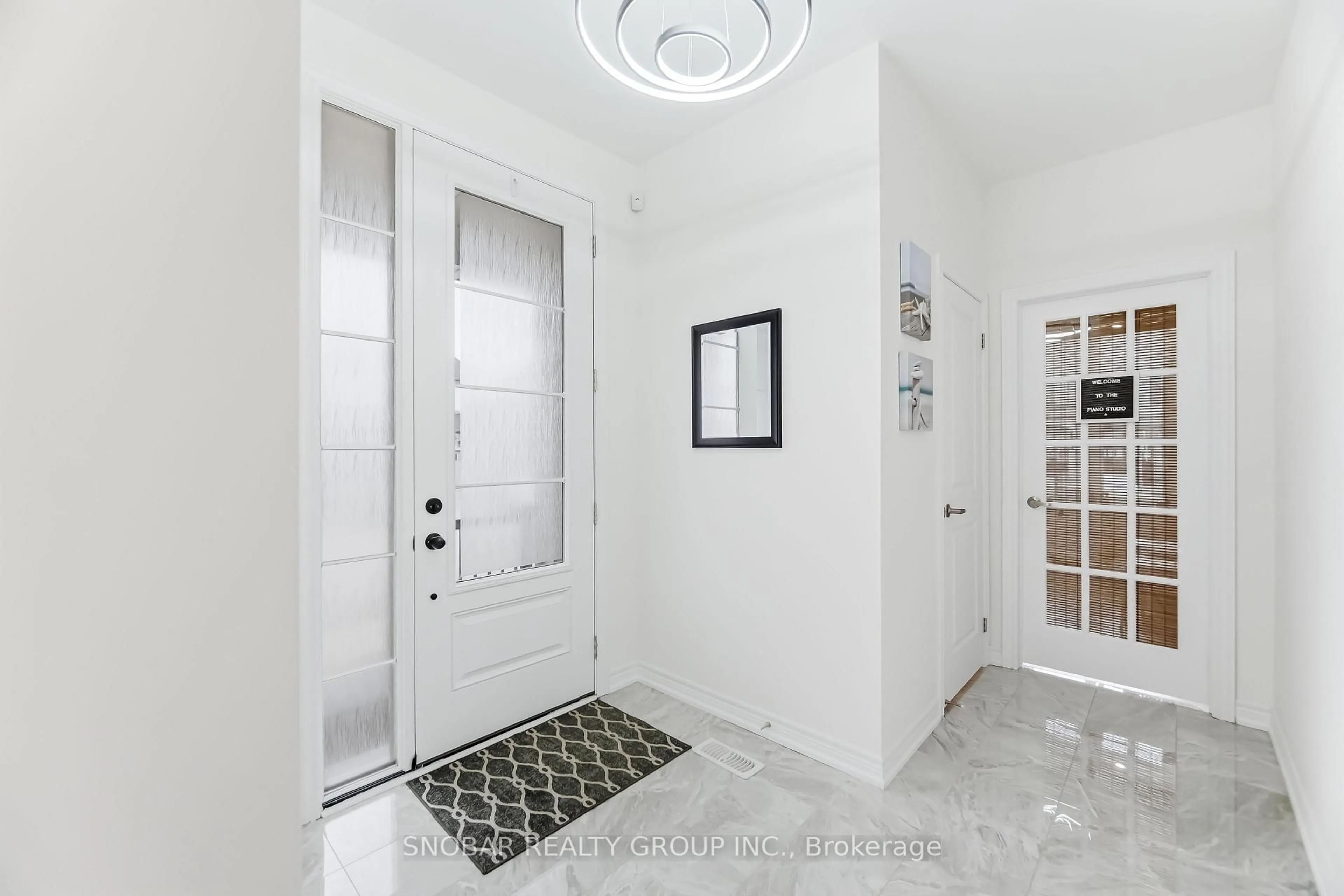 Indoor entryway for 1342 Britton Cres, Milton Ontario L9E 1L5