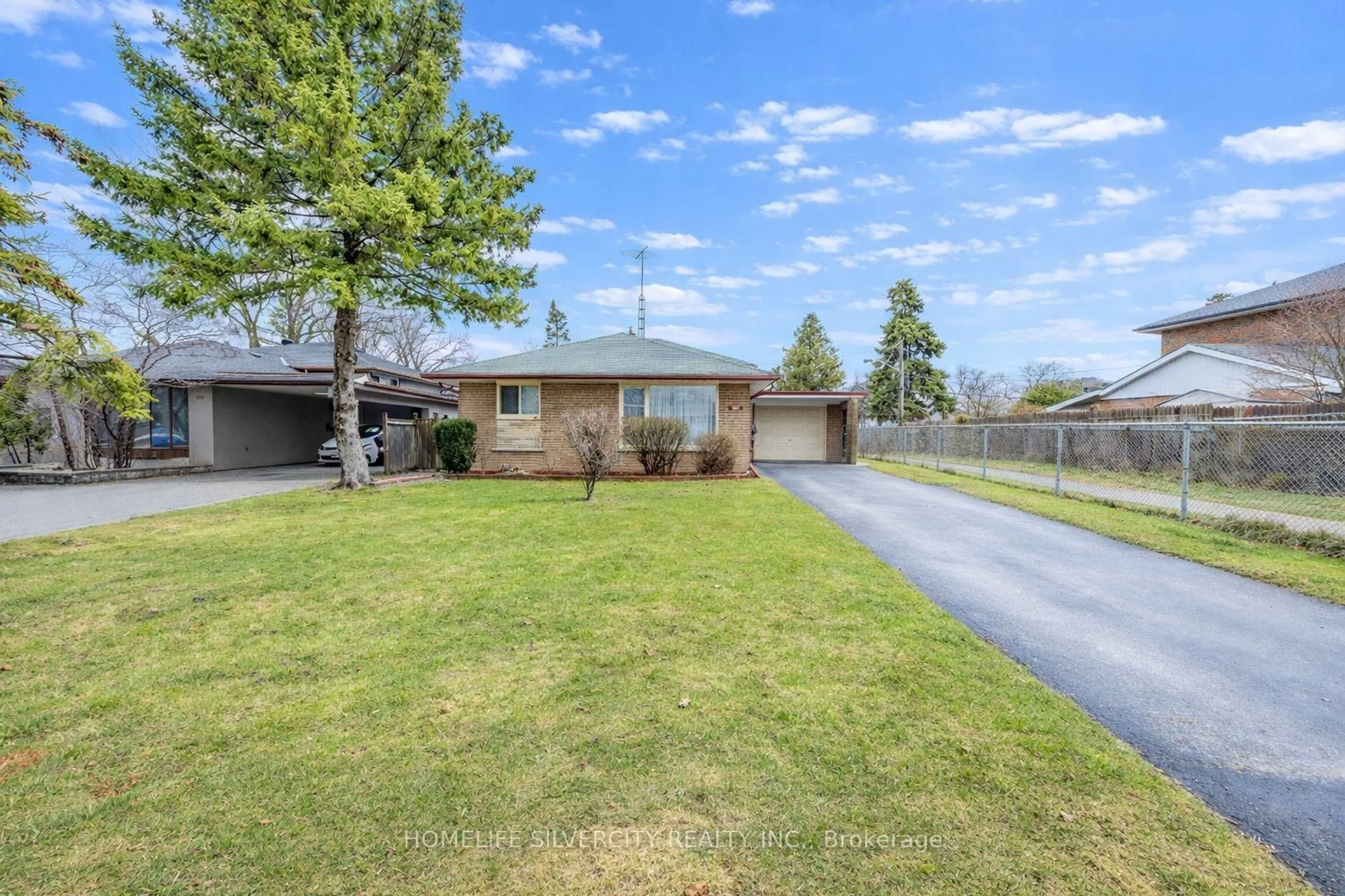 A pic from outside/outdoor area/front of a property/back of a property/a pic from drone, street for 327 The West Way, Toronto Ontario M9R 1H1