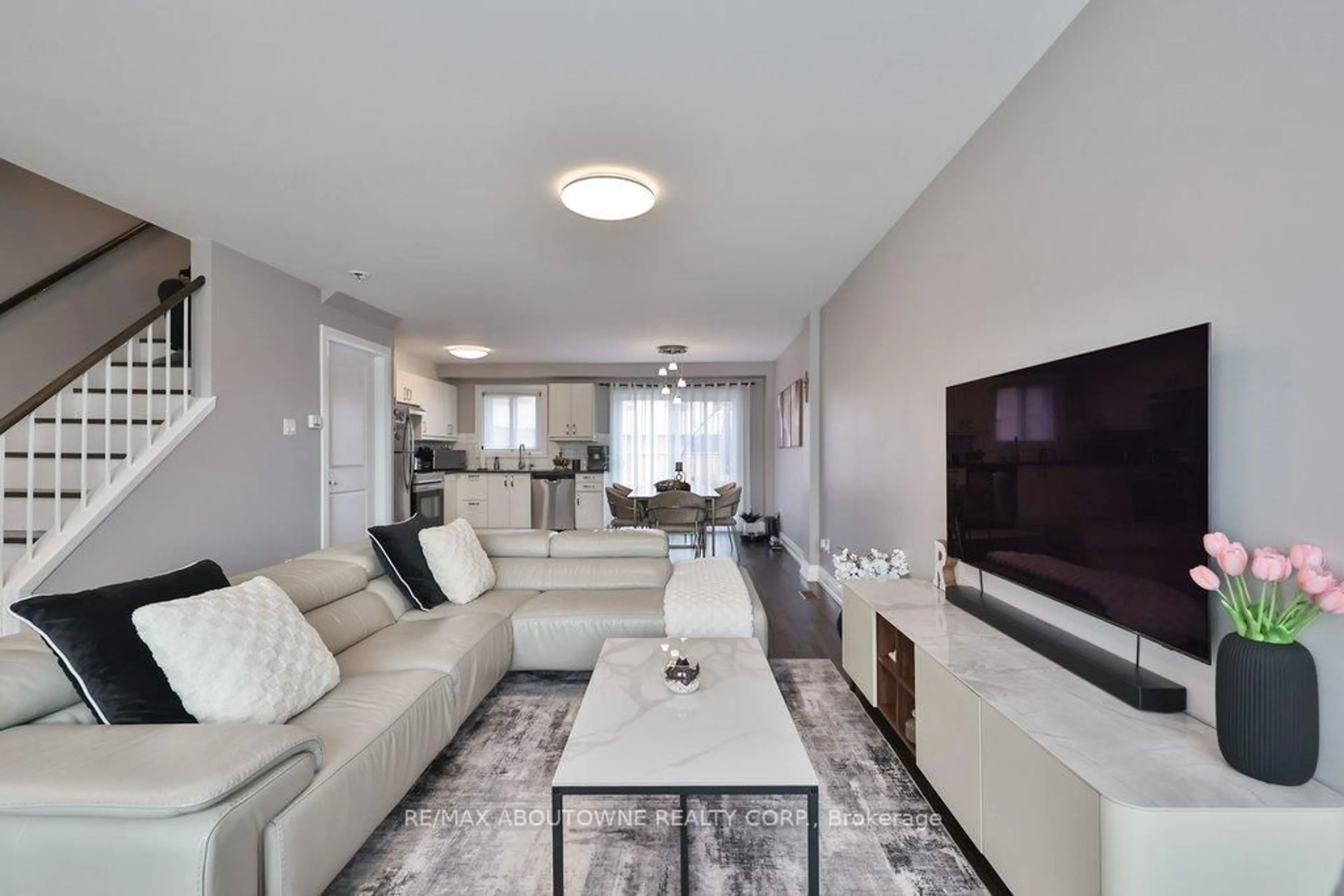 Living room with furniture, unknown for 1525 Elm Rd #23, Oakville Ontario L6H 1W3