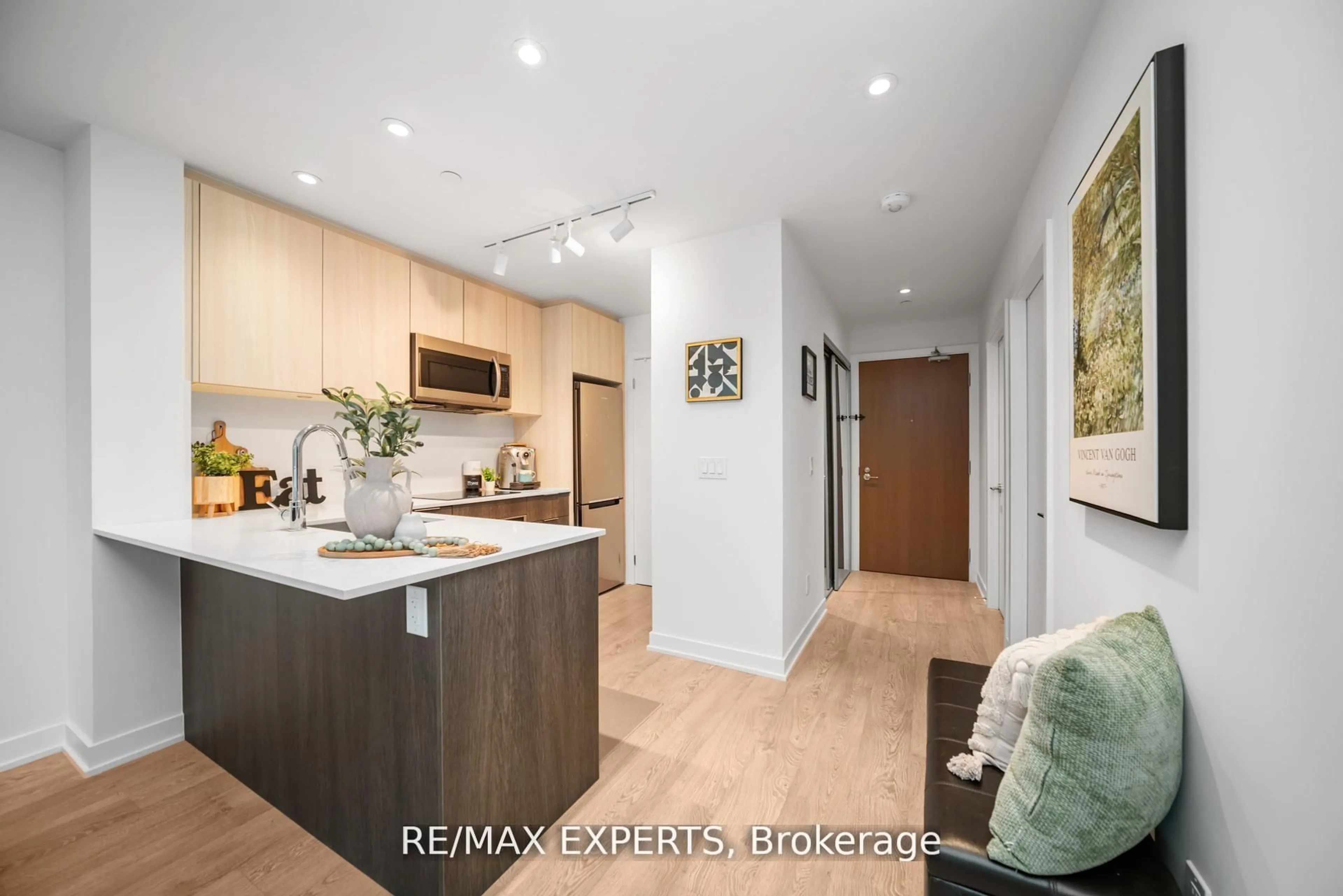 Open concept kitchen, unknown for 1926 Lake Shore Blvd #2512, Toronto Ontario M6S 1A1