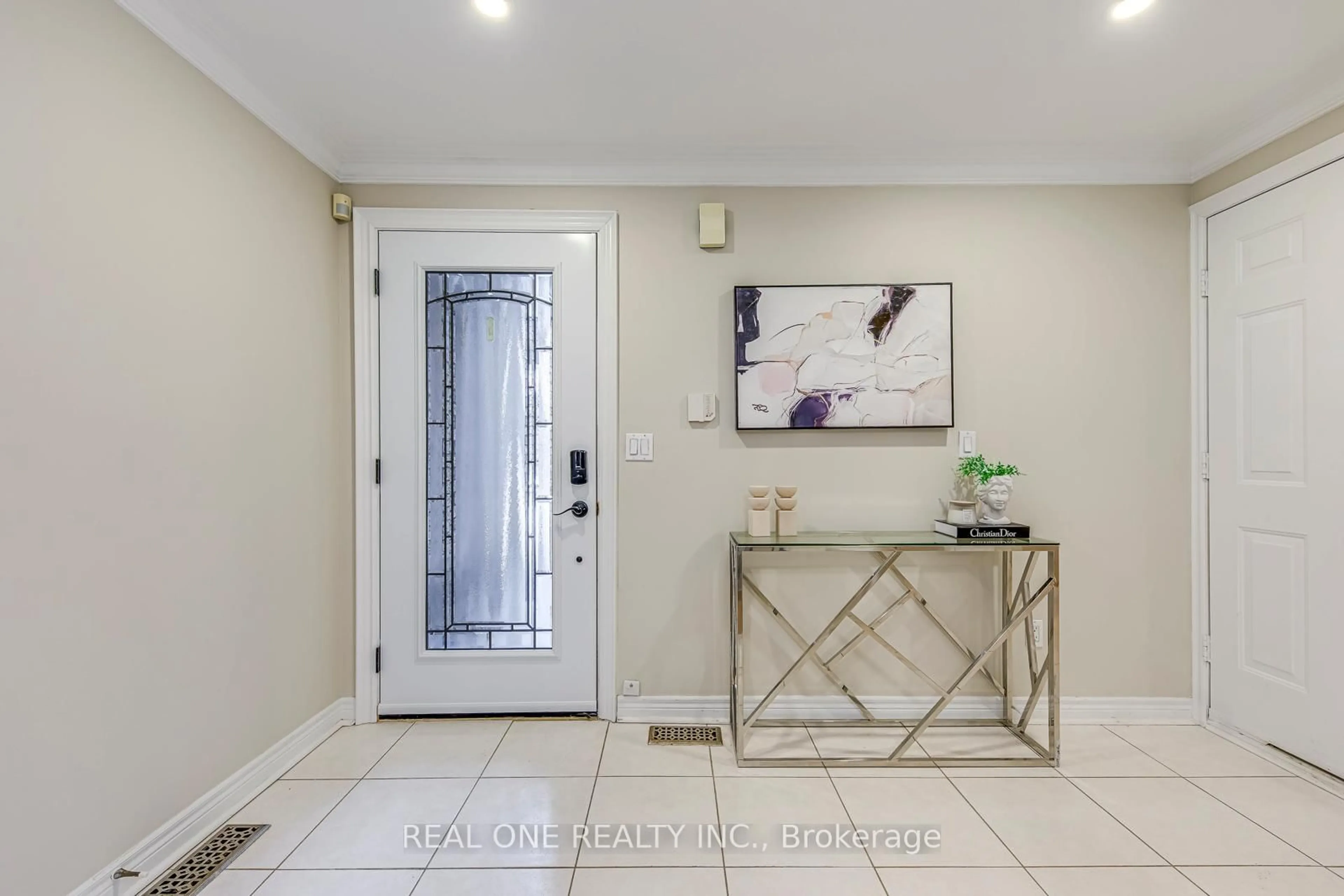 Indoor entryway for 2250 Rockingham Dr #6, Oakville Ontario L6H 6J3