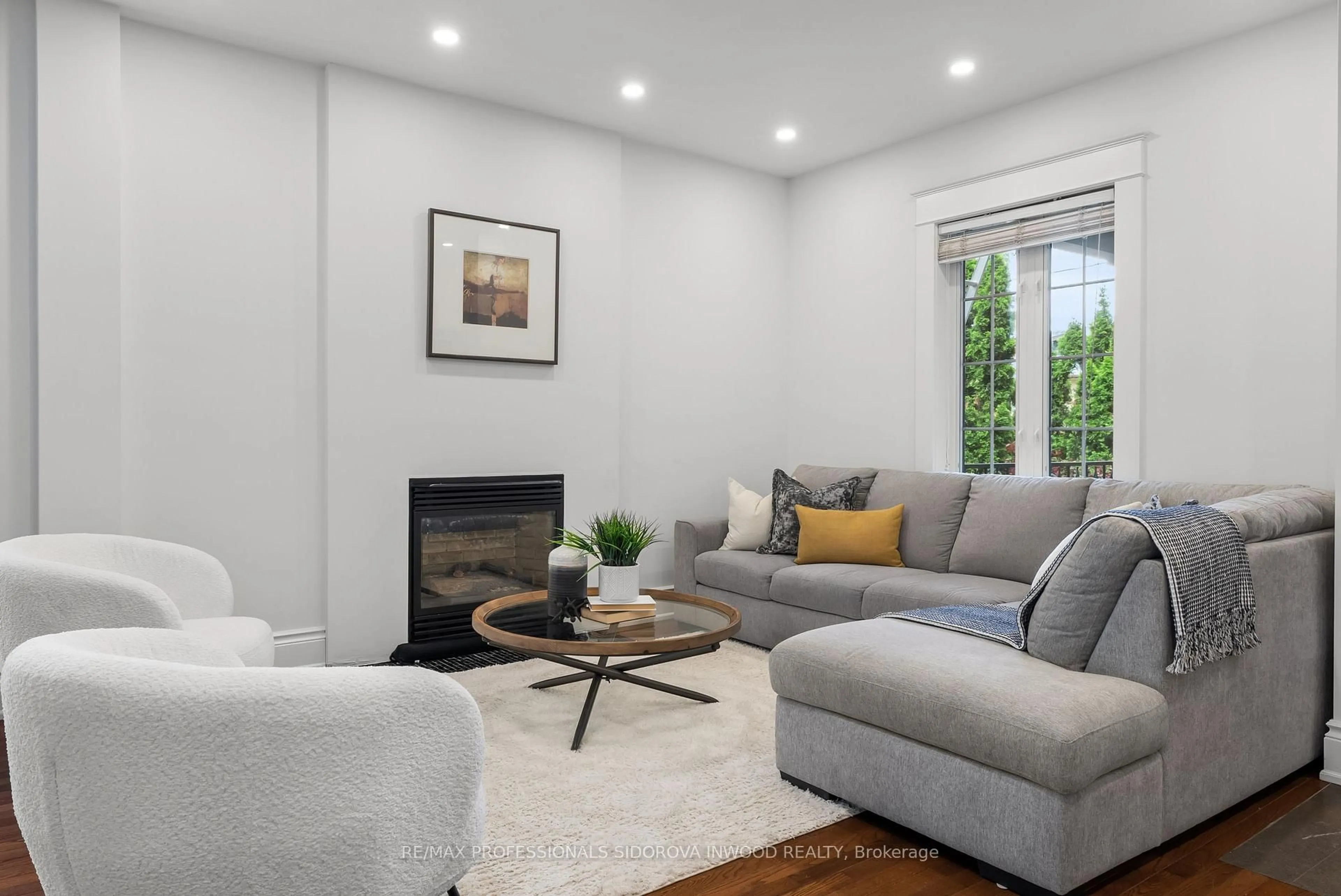 Living room with furniture, unknown for 224 Gilmour Ave, Toronto Ontario M6P 3B4