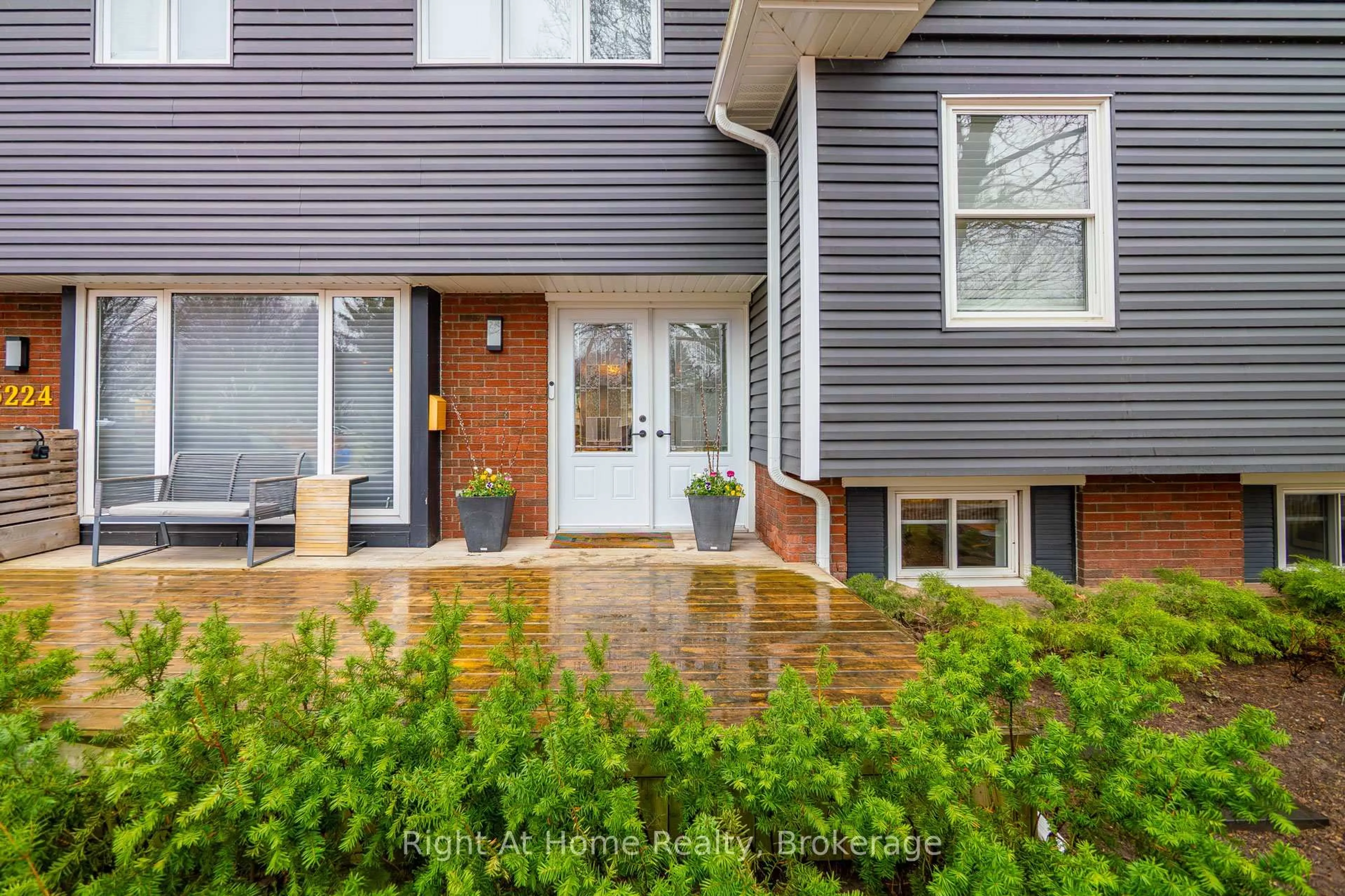 Home with brick exterior material, street for 5224 Verhoeven Rd, Burlington Ontario L7L 3A9