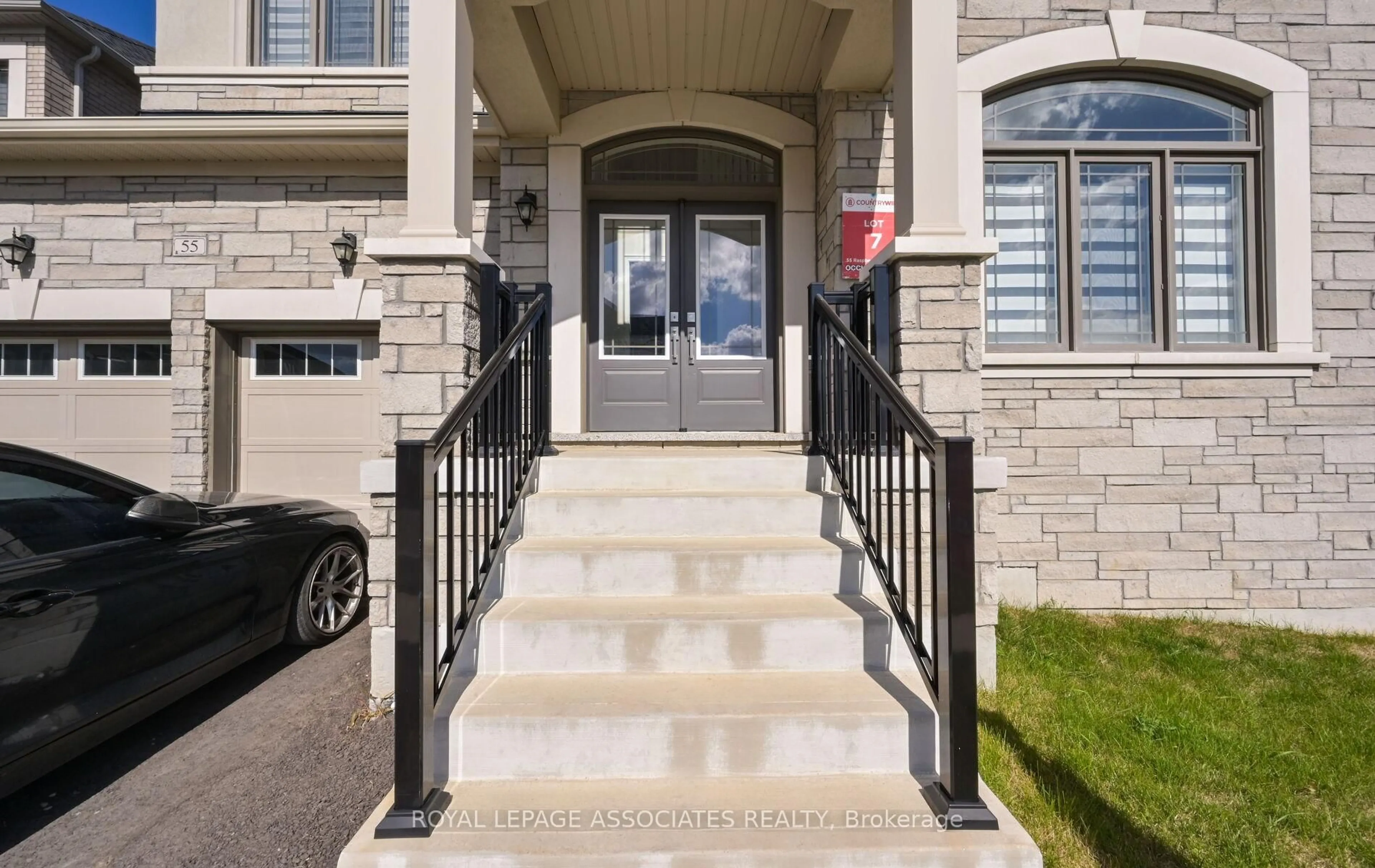 Indoor entryway for 55 Raspberry Ridge Ave, Caledon Ontario L0C 0H1