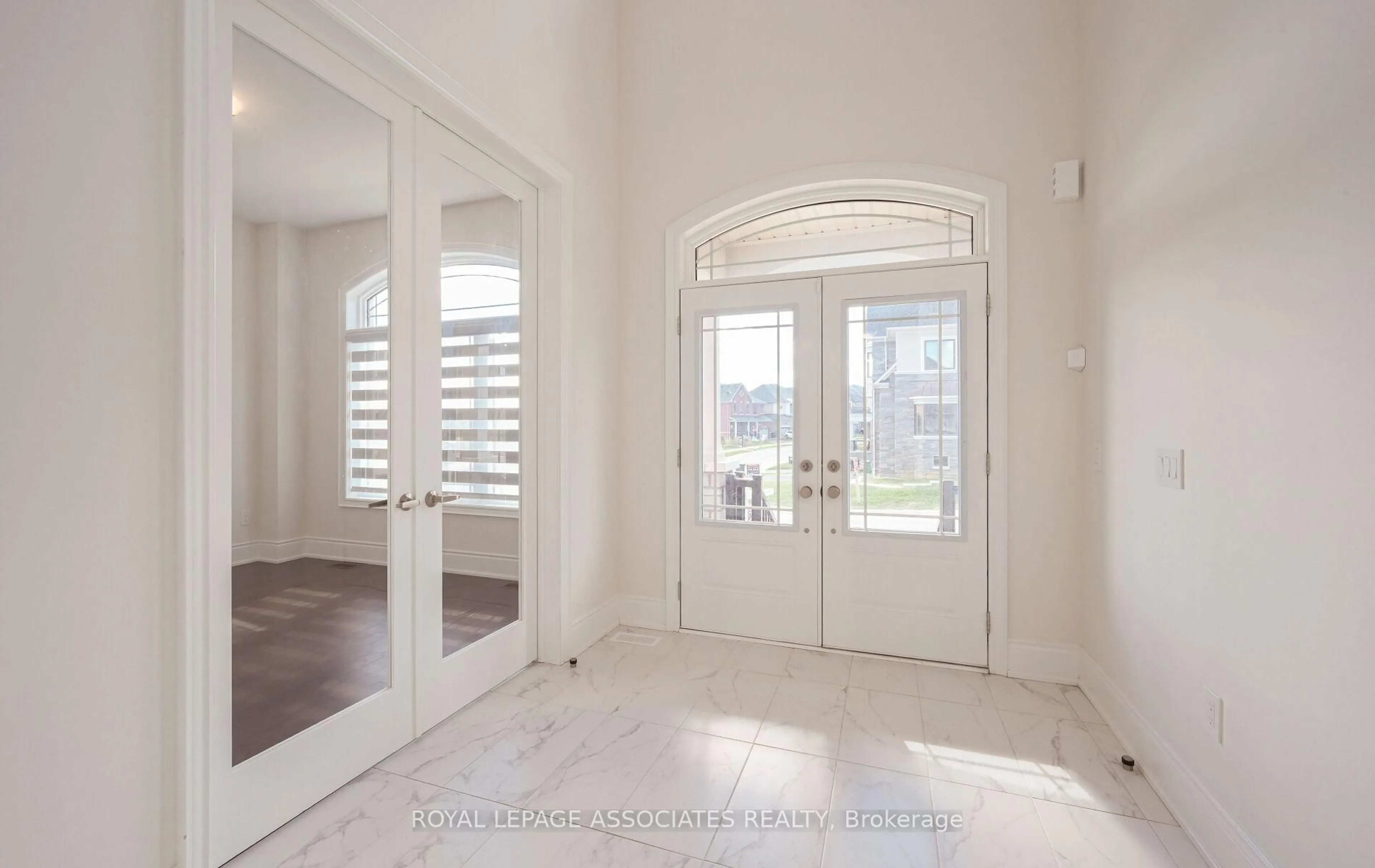 Indoor entryway for 55 Raspberry Ridge Ave, Caledon Ontario L0C 0H1