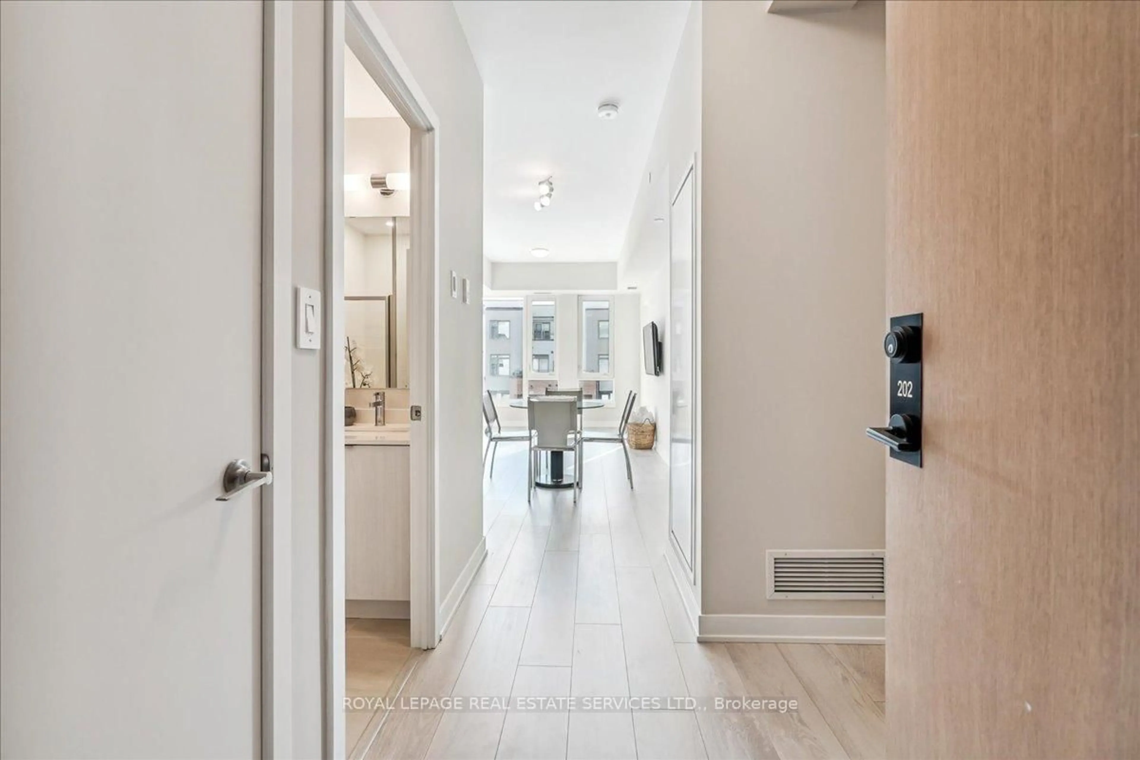 Indoor entryway for 1440 Clarriage Crt #202, Milton Ontario L9T 2X5