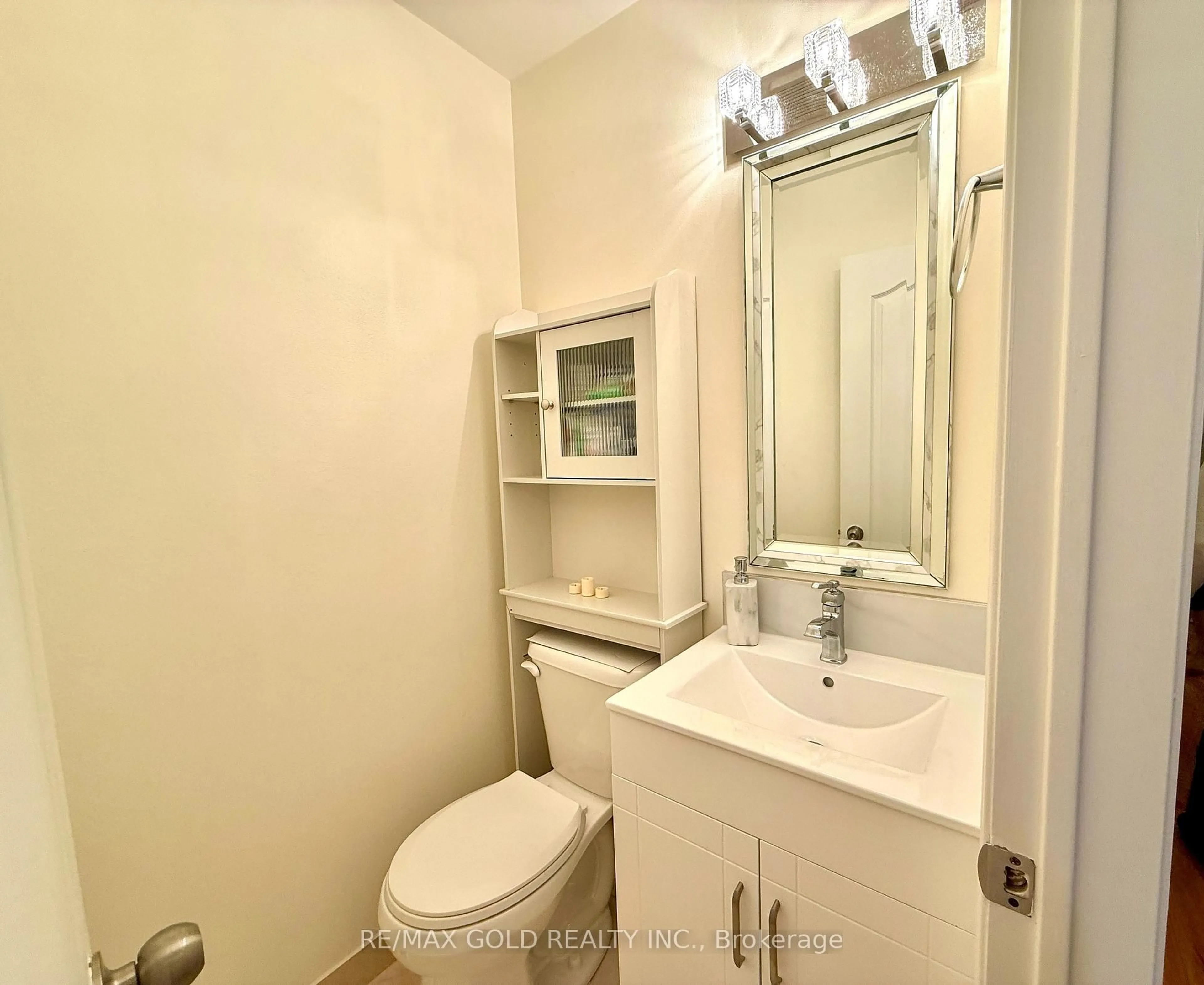 Standard bathroom, unknown for 6879 Bansbridge Cres, Mississauga Ontario L5N 6T2