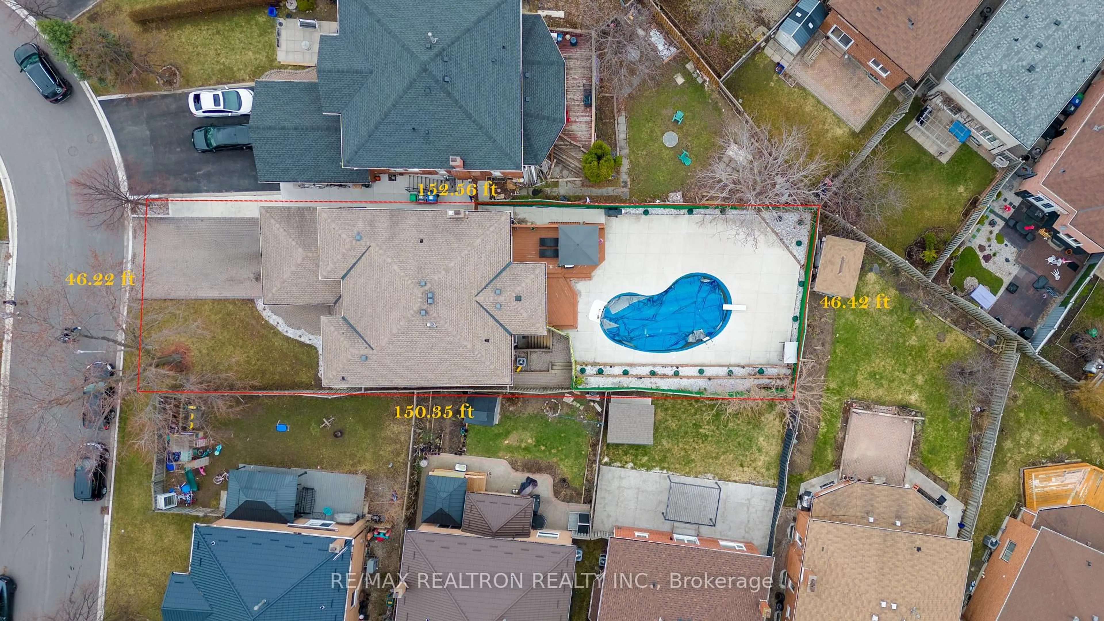 A pic from outside/outdoor area/front of a property/back of a property/a pic from drone, unknown for 22 Butlers Crt, Brampton Ontario L6Y 3T7