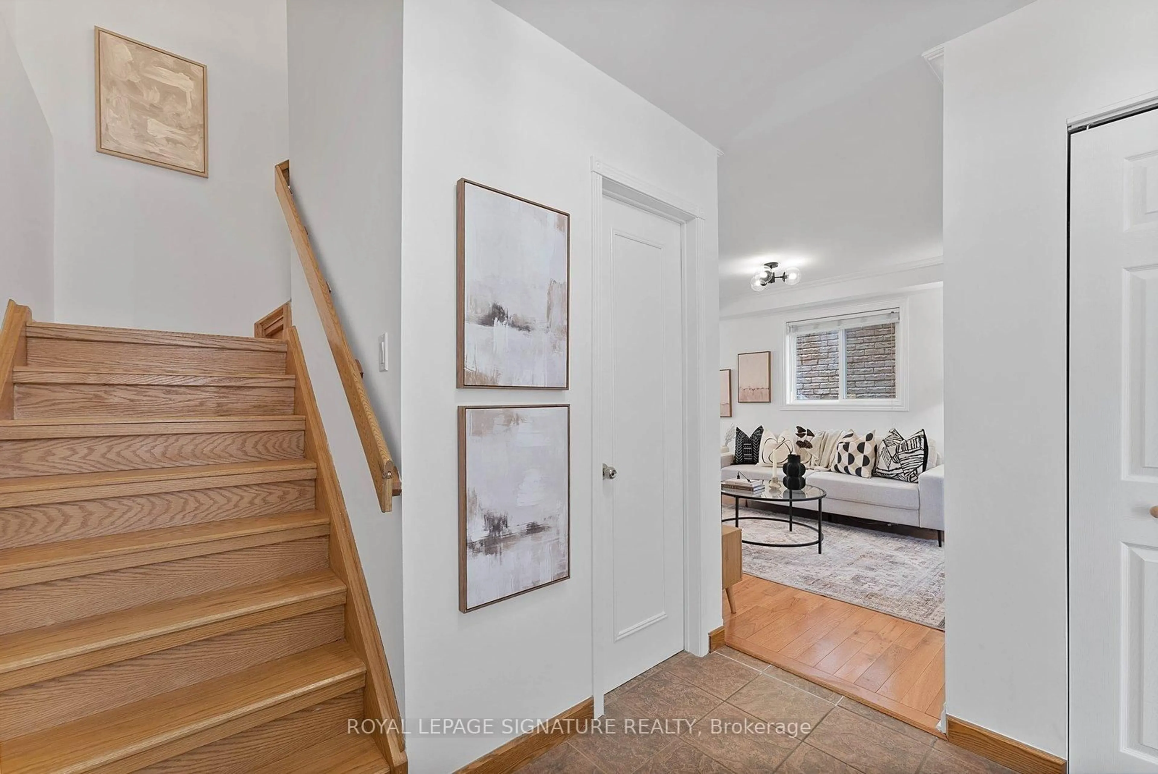 Indoor entryway for 4046 Tea Garden Circ, Mississauga Ontario L5B 2W6