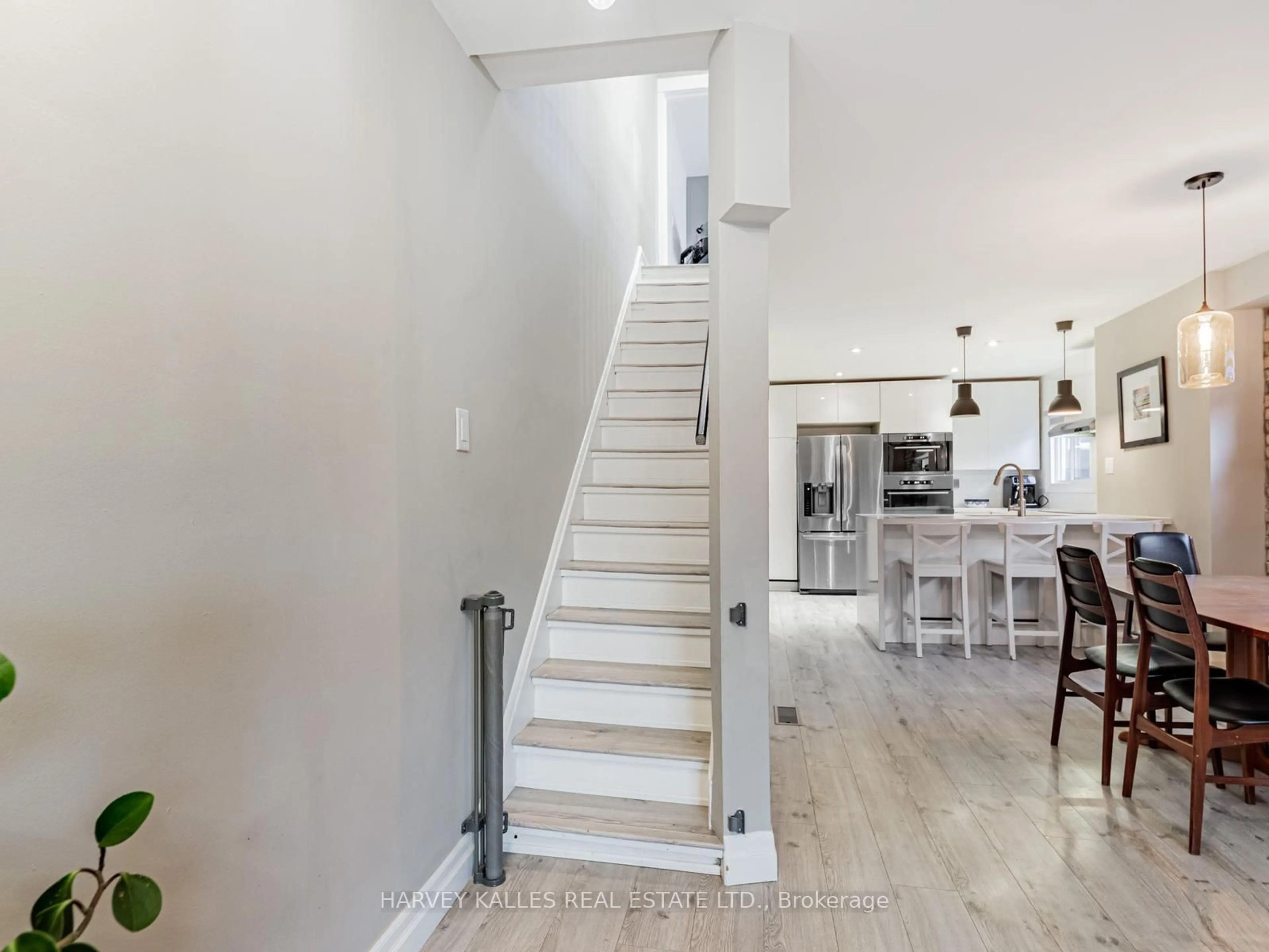 Stairs for 125 Kane Ave, Toronto Ontario M6M 3N1