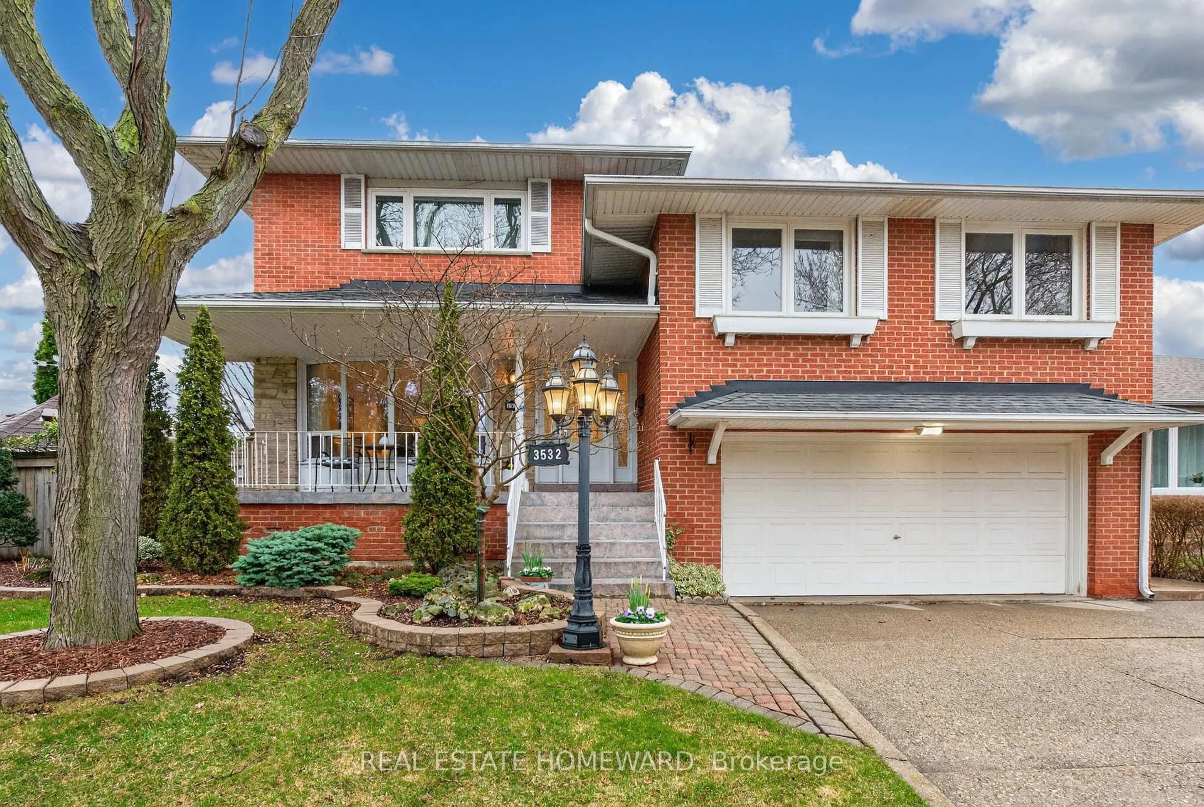 Home with brick exterior material, street for 3532 Pinesmoke Cres, Mississauga Ontario L4Y 3L3