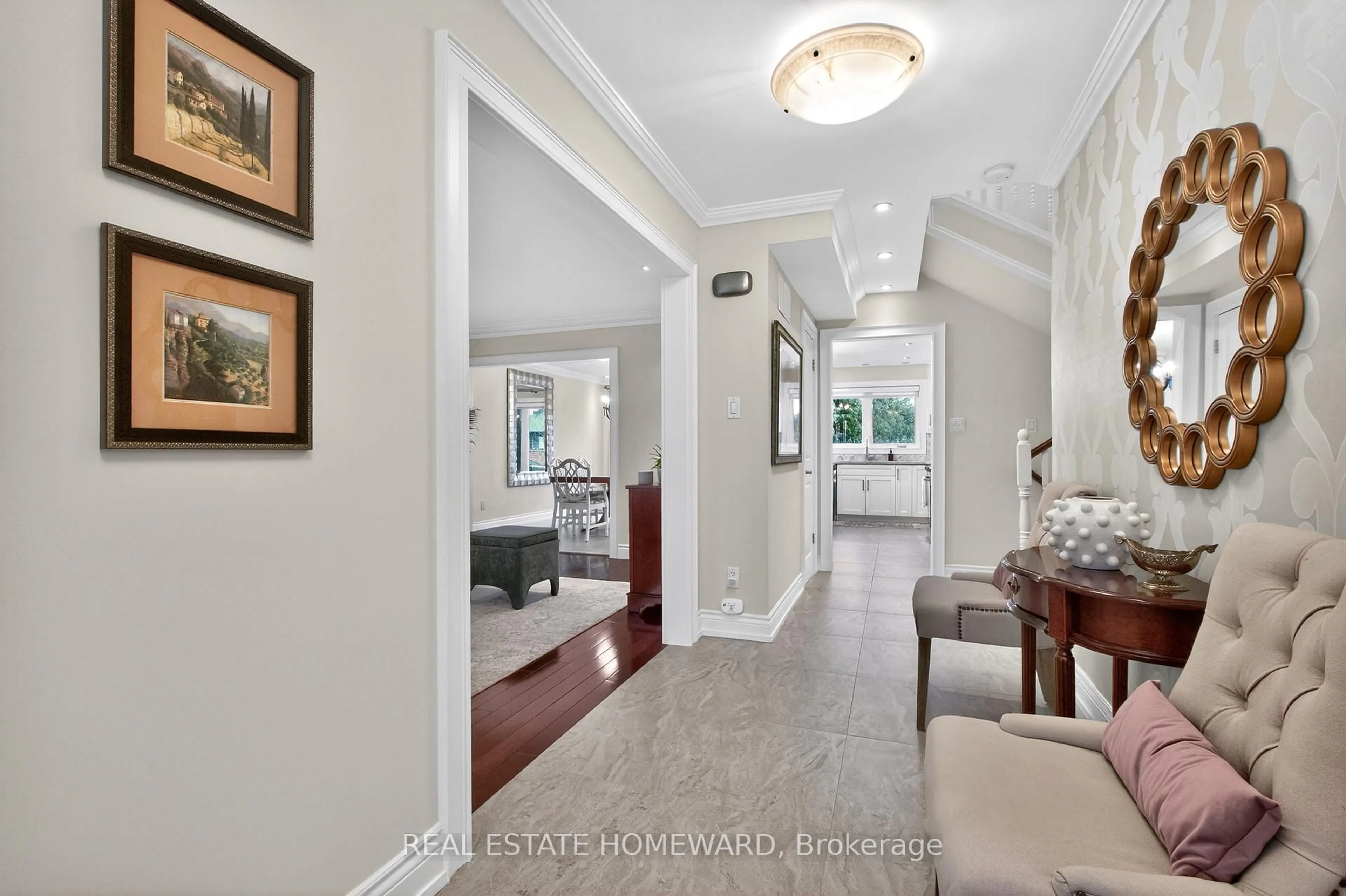 Indoor entryway for 3532 Pinesmoke Cres, Mississauga Ontario L4Y 3L3