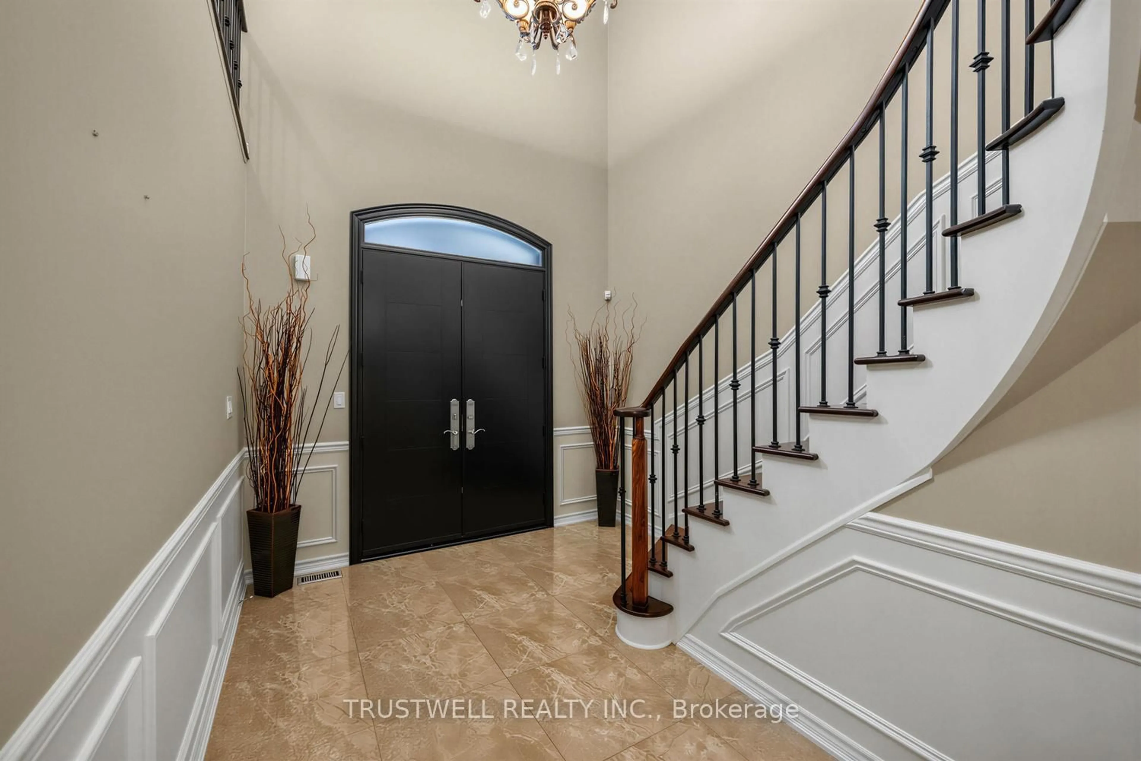 Indoor entryway for 1295 Sim Pl, Milton Ontario L9T 8M3