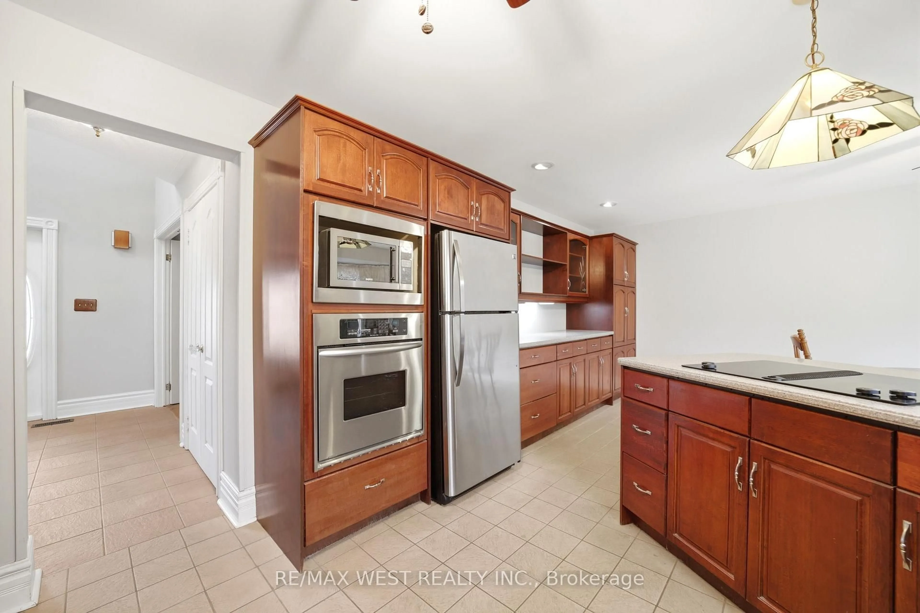 Standard kitchen, ceramic/tile floor for 15637 McLaughlin Rd, Caledon Ontario L7C 1L9