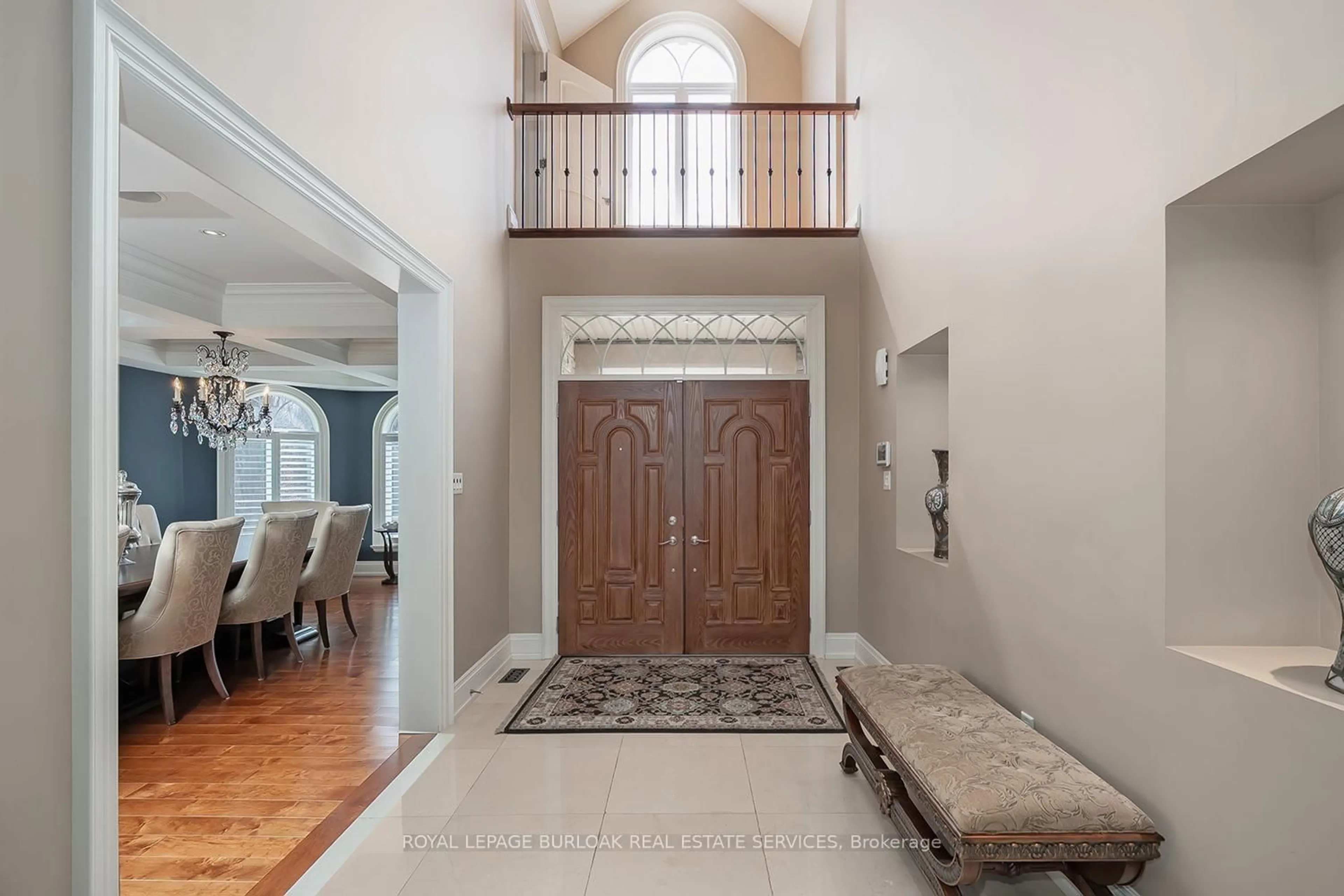 Indoor entryway for 259 Wilton St, Burlington Ontario L7N 1V8
