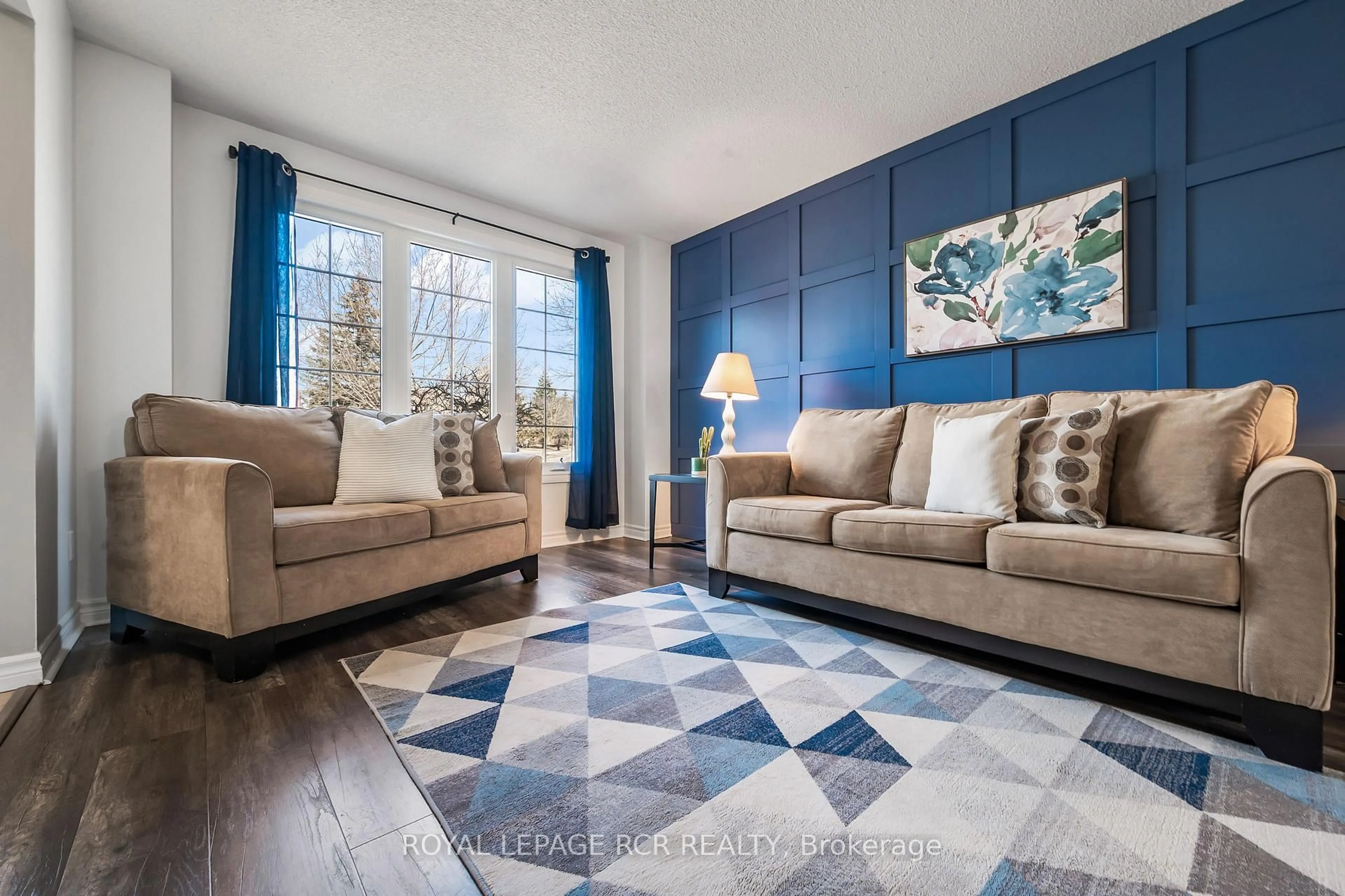 Living room with furniture, unknown for 95 Meadow Dr, Orangeville Ontario L9W 4K8