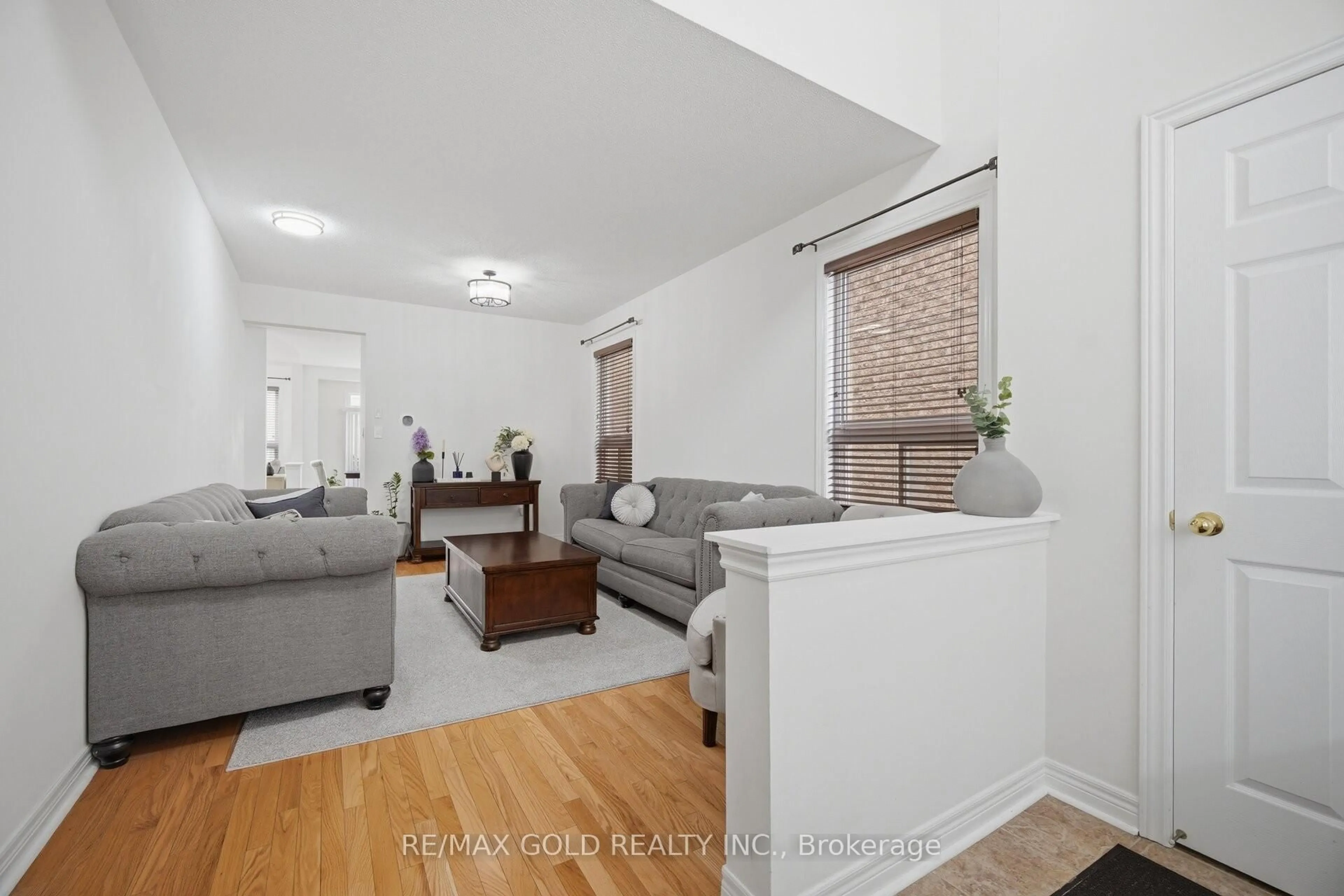 Living room with furniture, unknown for 52 Watsonbrook Dr, Brampton Ontario L6R 0R3