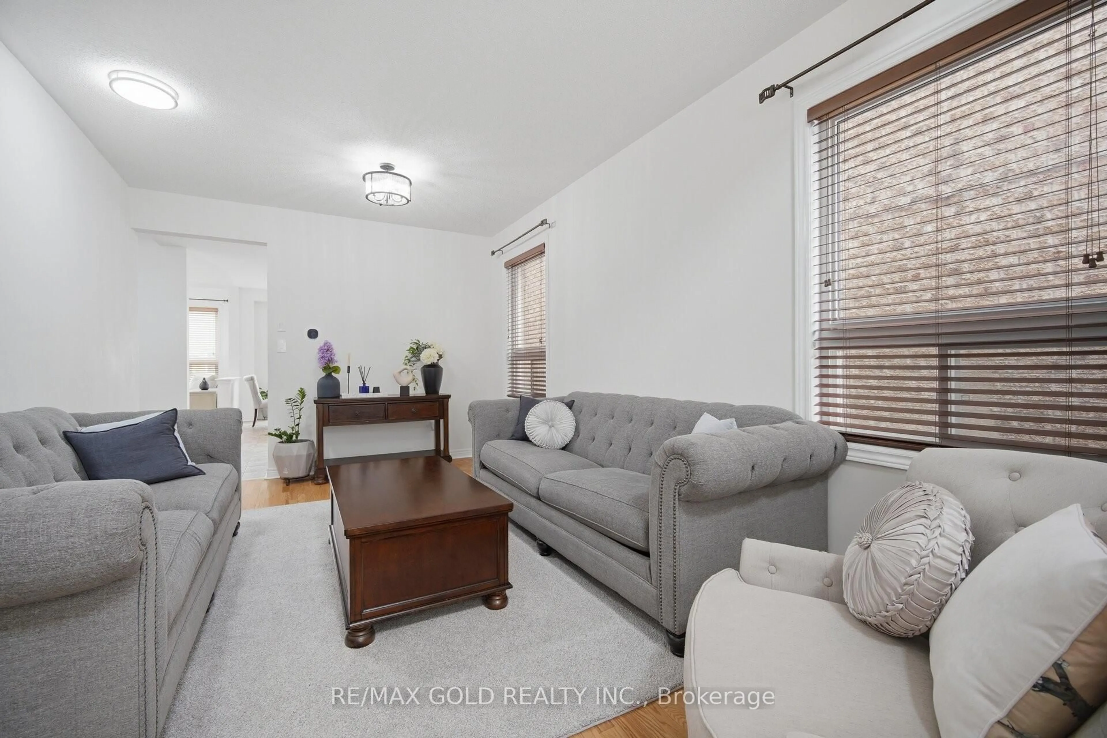 Living room with furniture, unknown for 52 Watsonbrook Dr, Brampton Ontario L6R 0R3