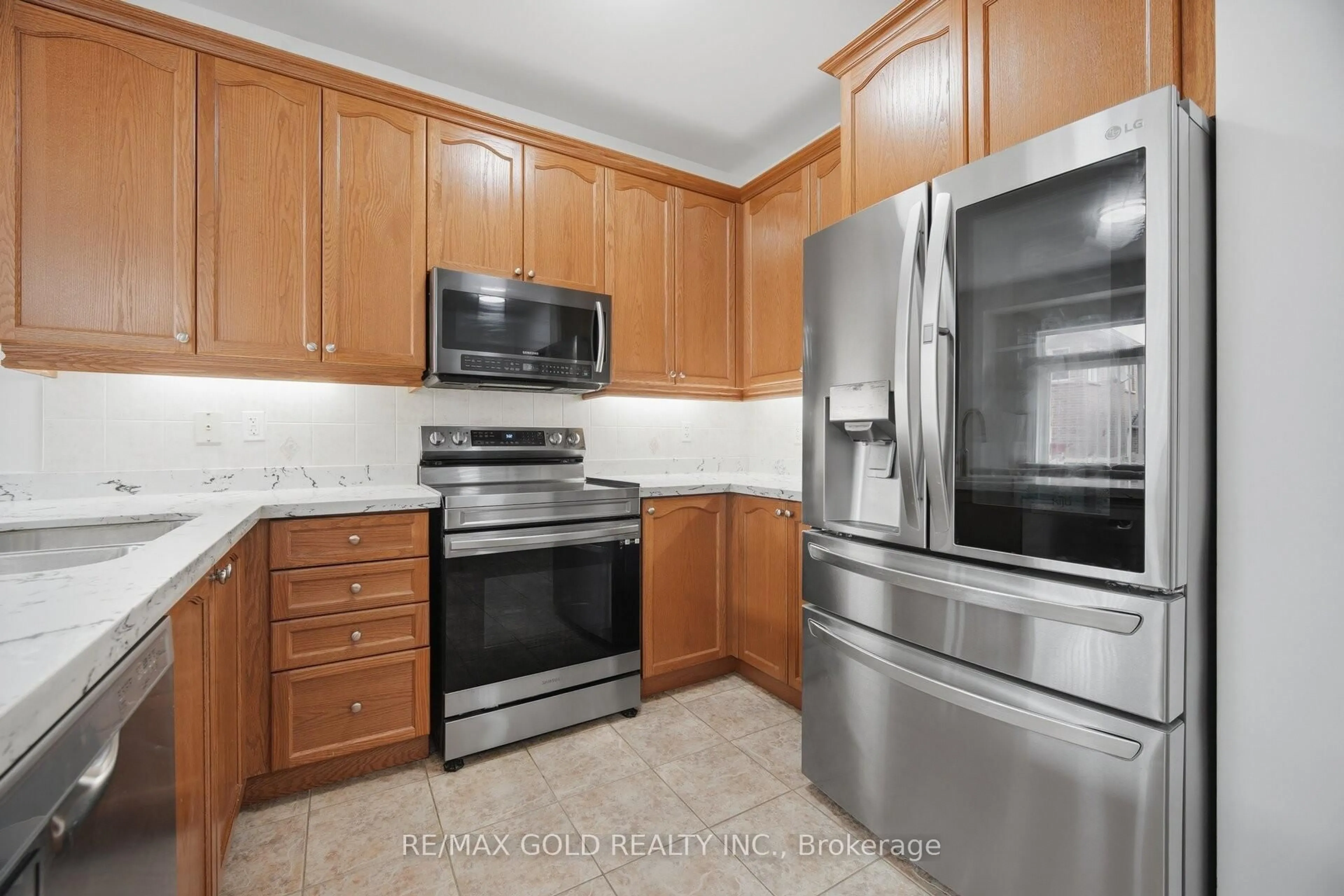 Standard kitchen, unknown for 52 Watsonbrook Dr, Brampton Ontario L6R 0R3