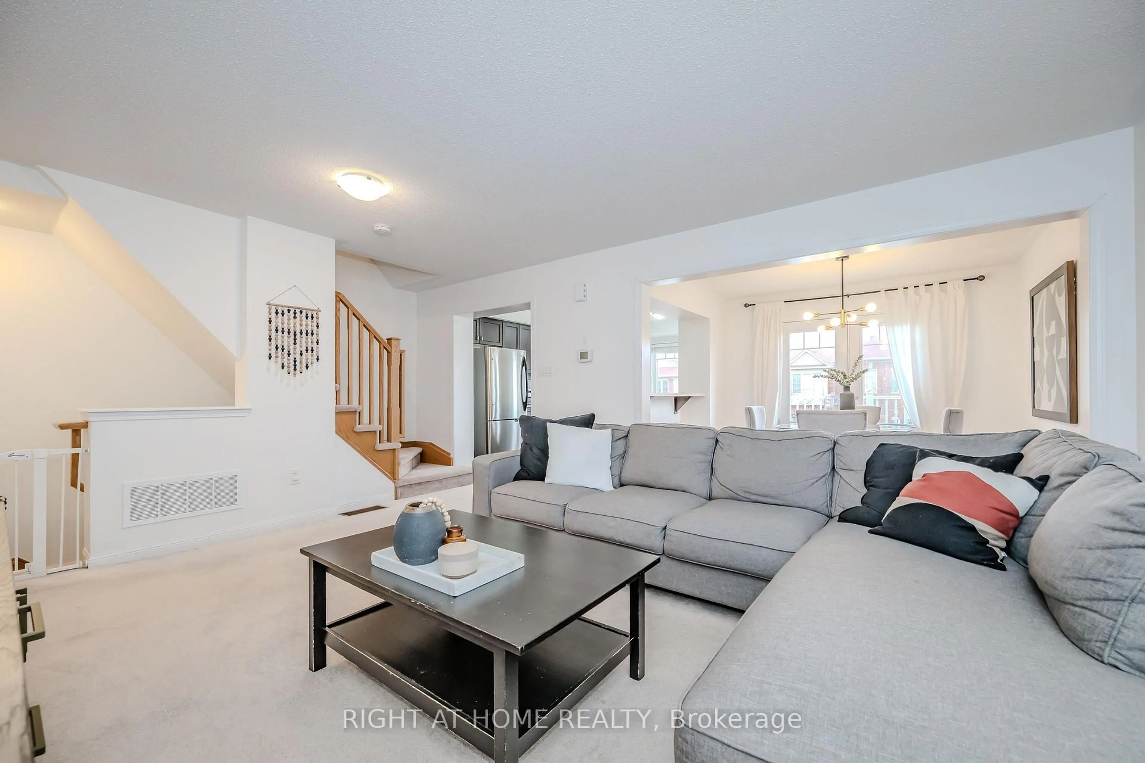 Living room with furniture, unknown for 525 Cavanagh Lane, Milton Ontario L9T 8G4