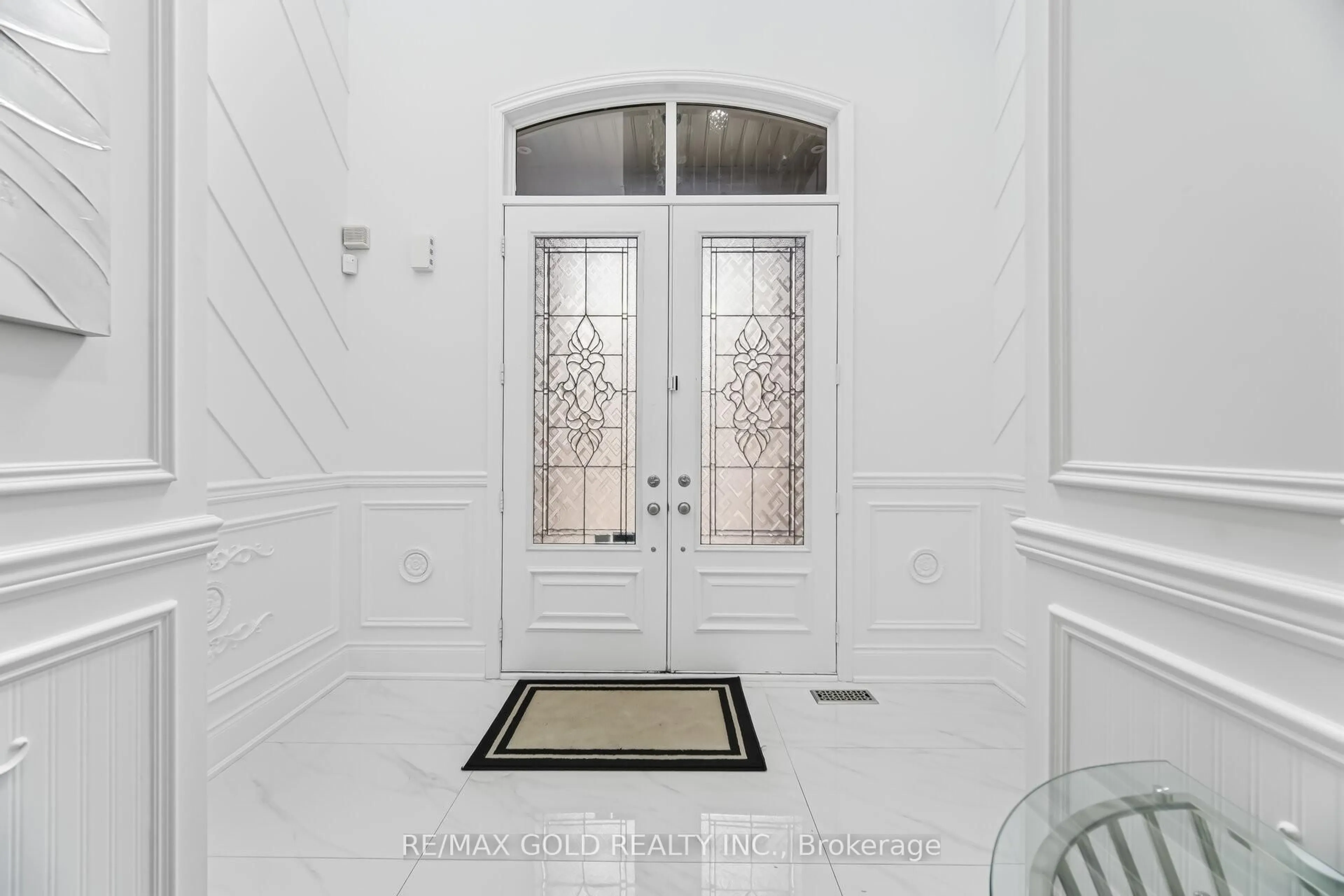 Indoor entryway for 72 Midsummer Dr, Brampton Ontario L6P 3E4