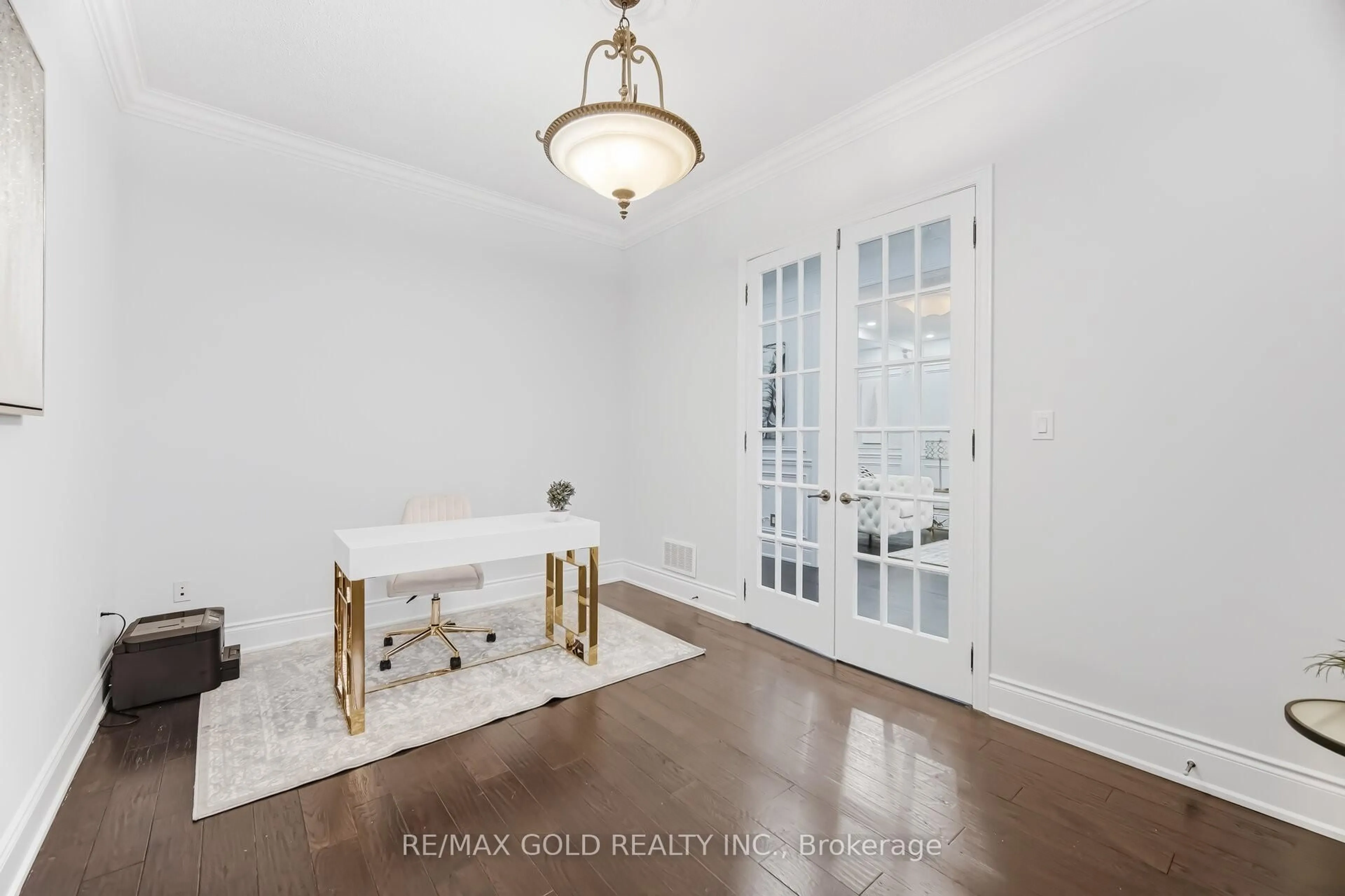 Indoor entryway for 72 Midsummer Dr, Brampton Ontario L6P 3E4