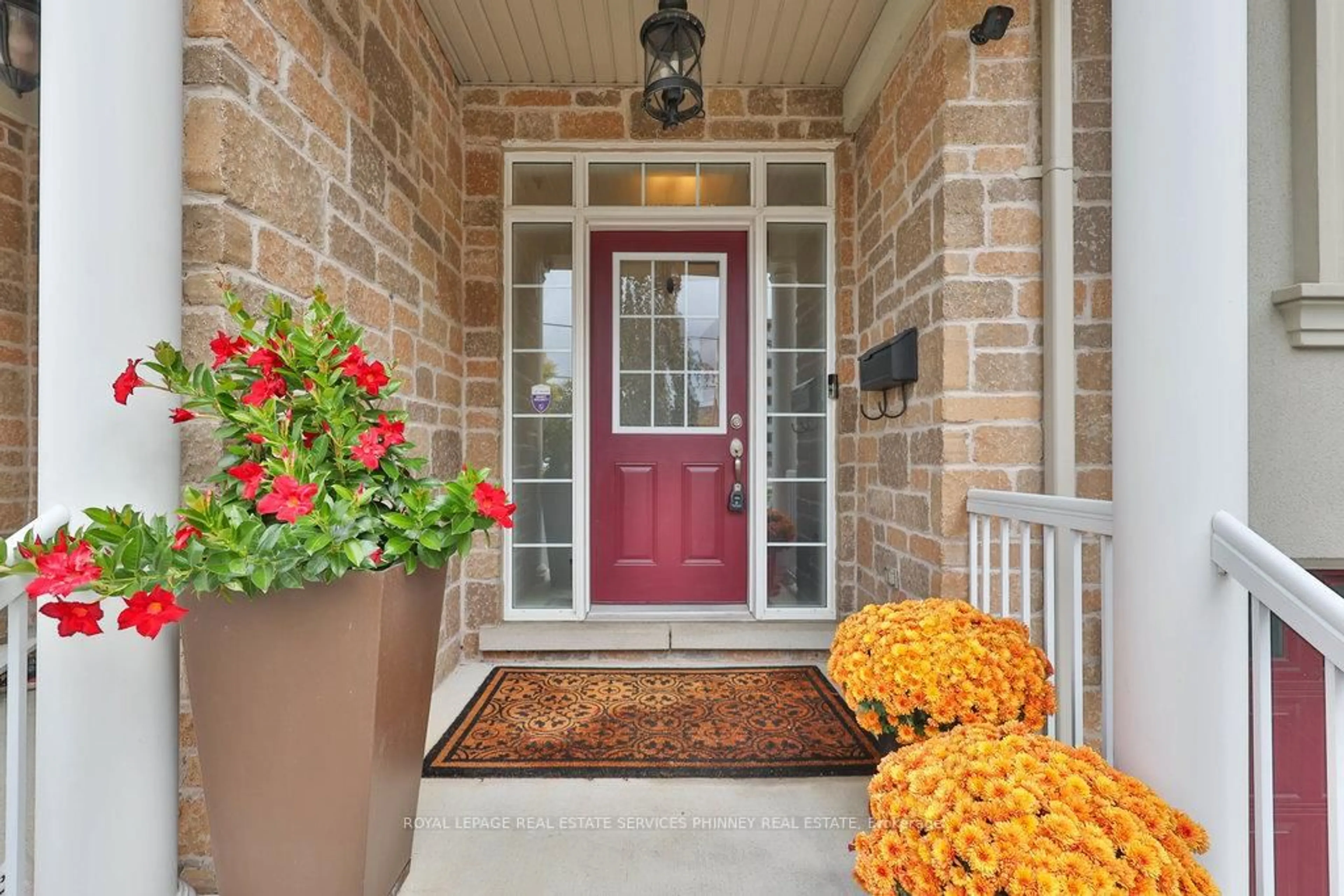 Indoor entryway for 1025 Shaw Dr, Mississauga Ontario L5G 3Z3