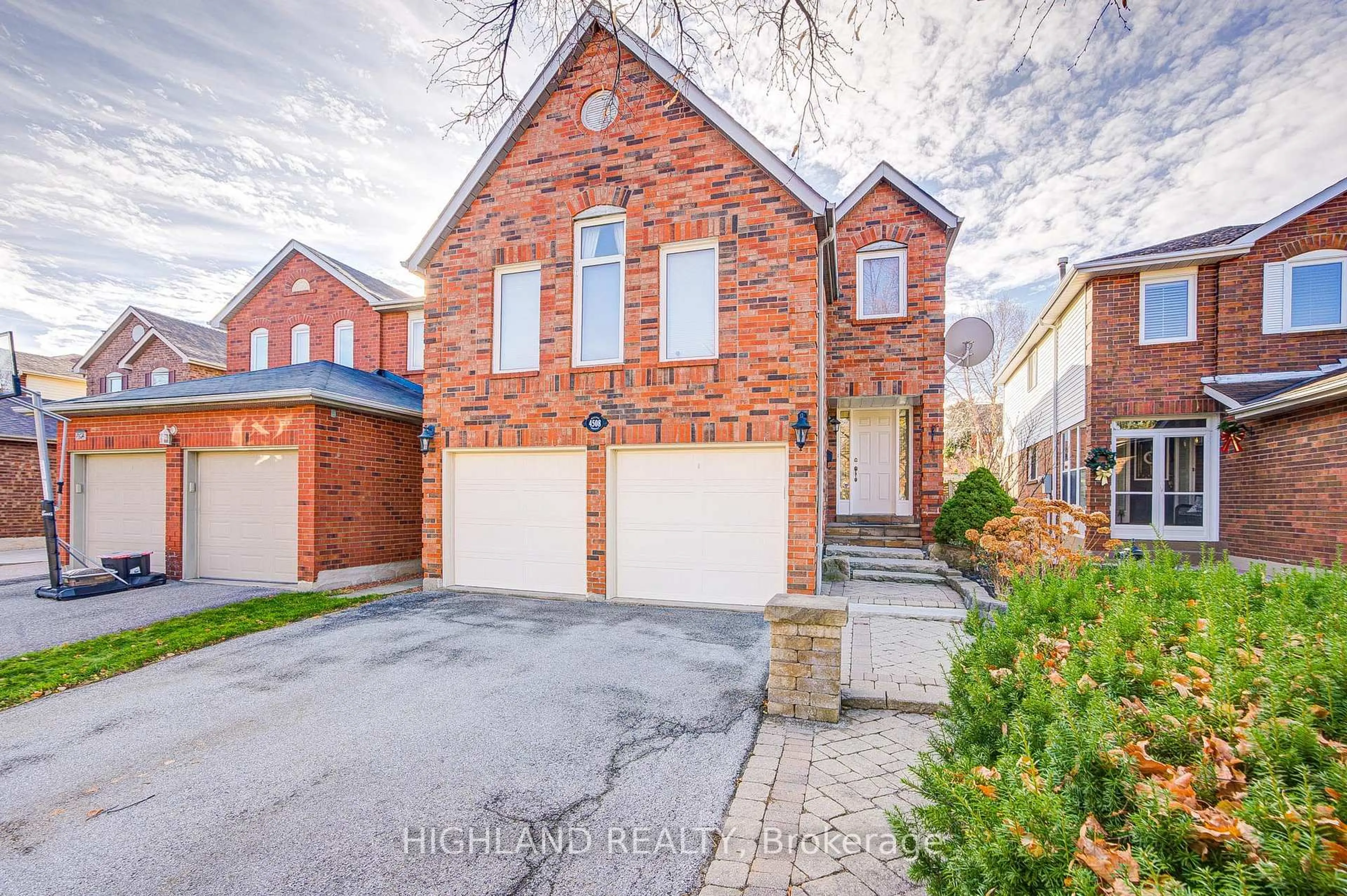 Home with brick exterior material, street for 4508 Donegal Dr, Mississauga Ontario L5M 4G9