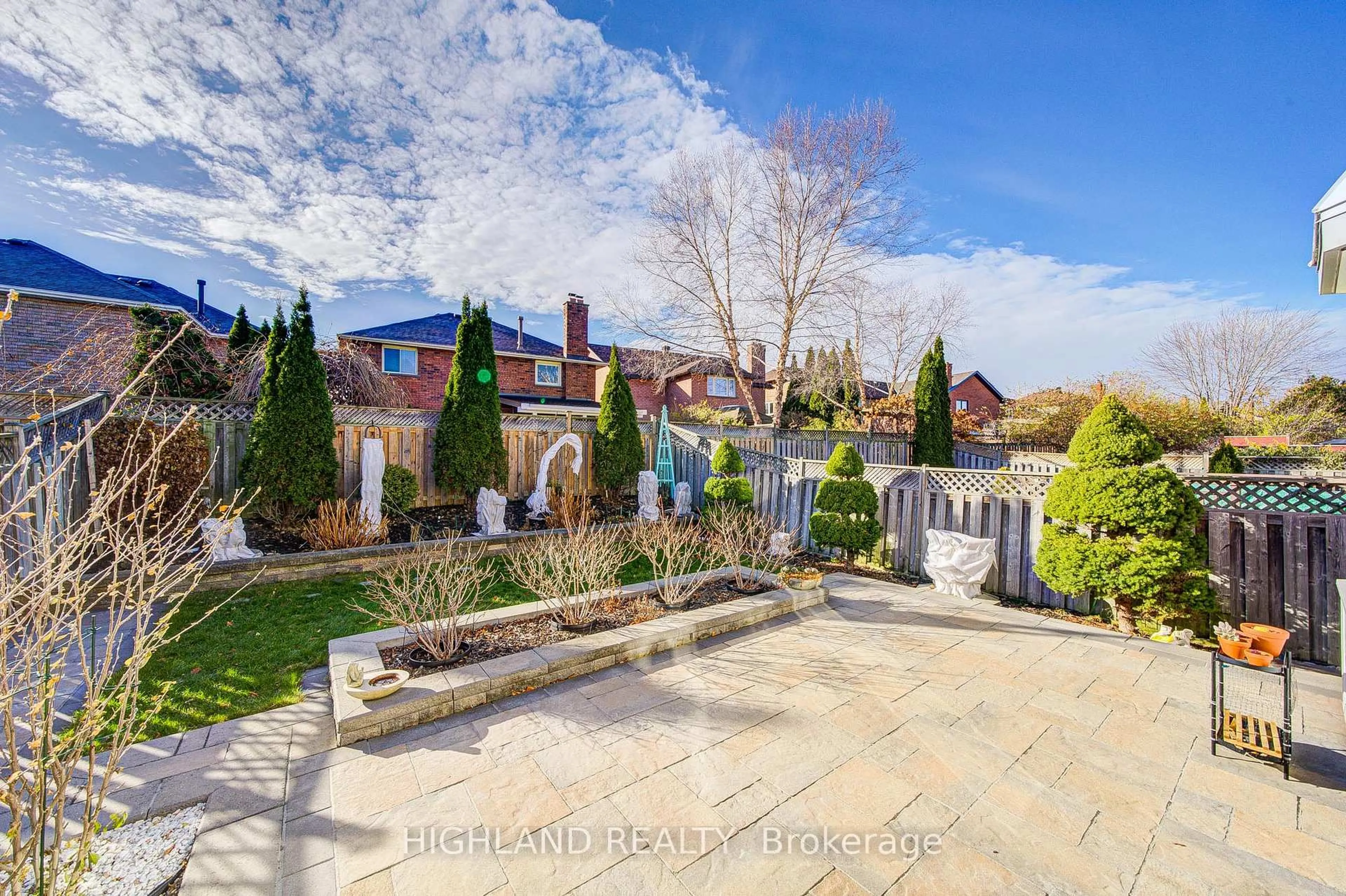 A pic from outside/outdoor area/front of a property/back of a property/a pic from drone, street for 4508 Donegal Dr, Mississauga Ontario L5M 4G9