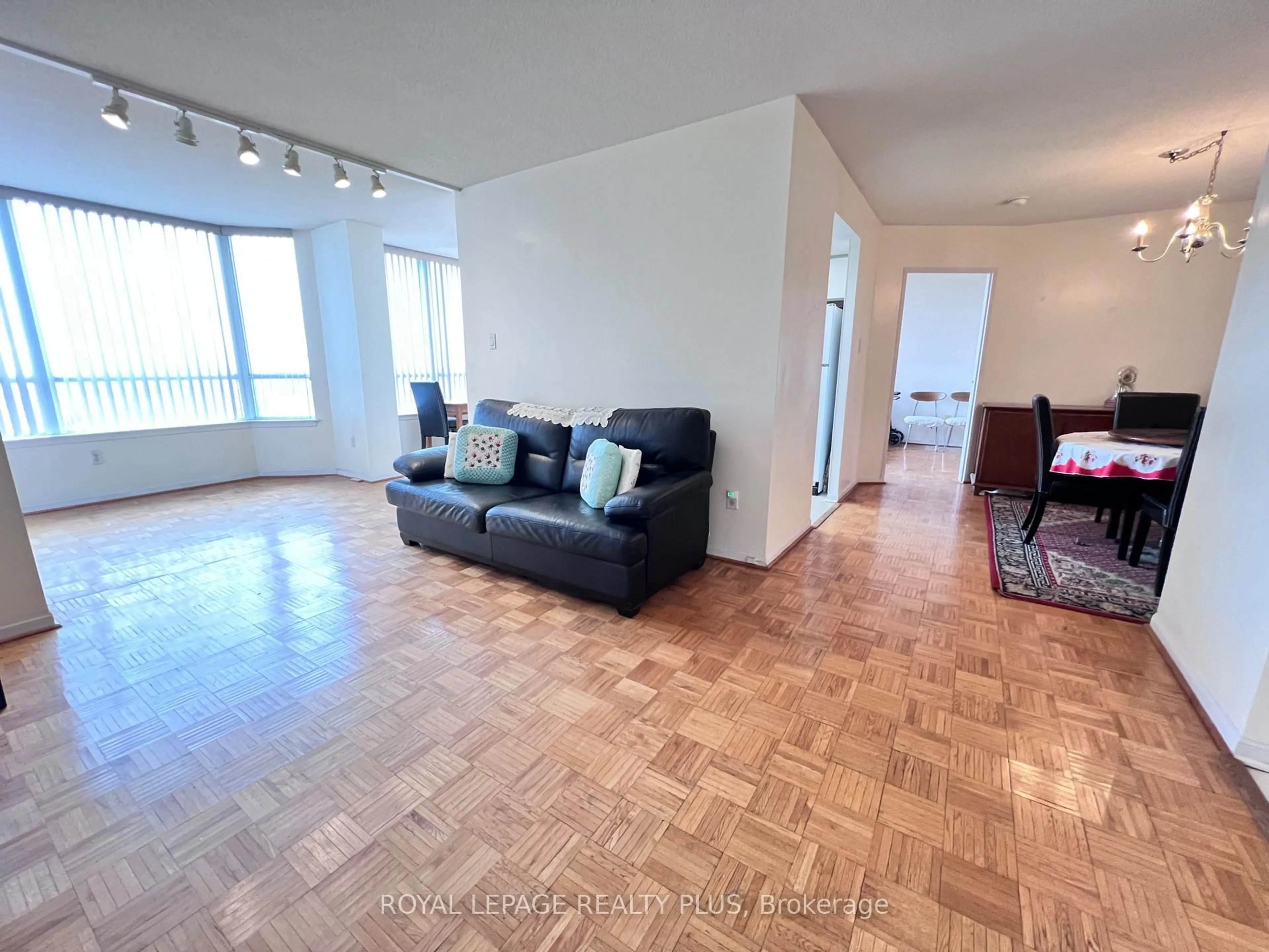 A pic of a room for 550 Webb Dr #707, Mississauga Ontario L5B 3Y4