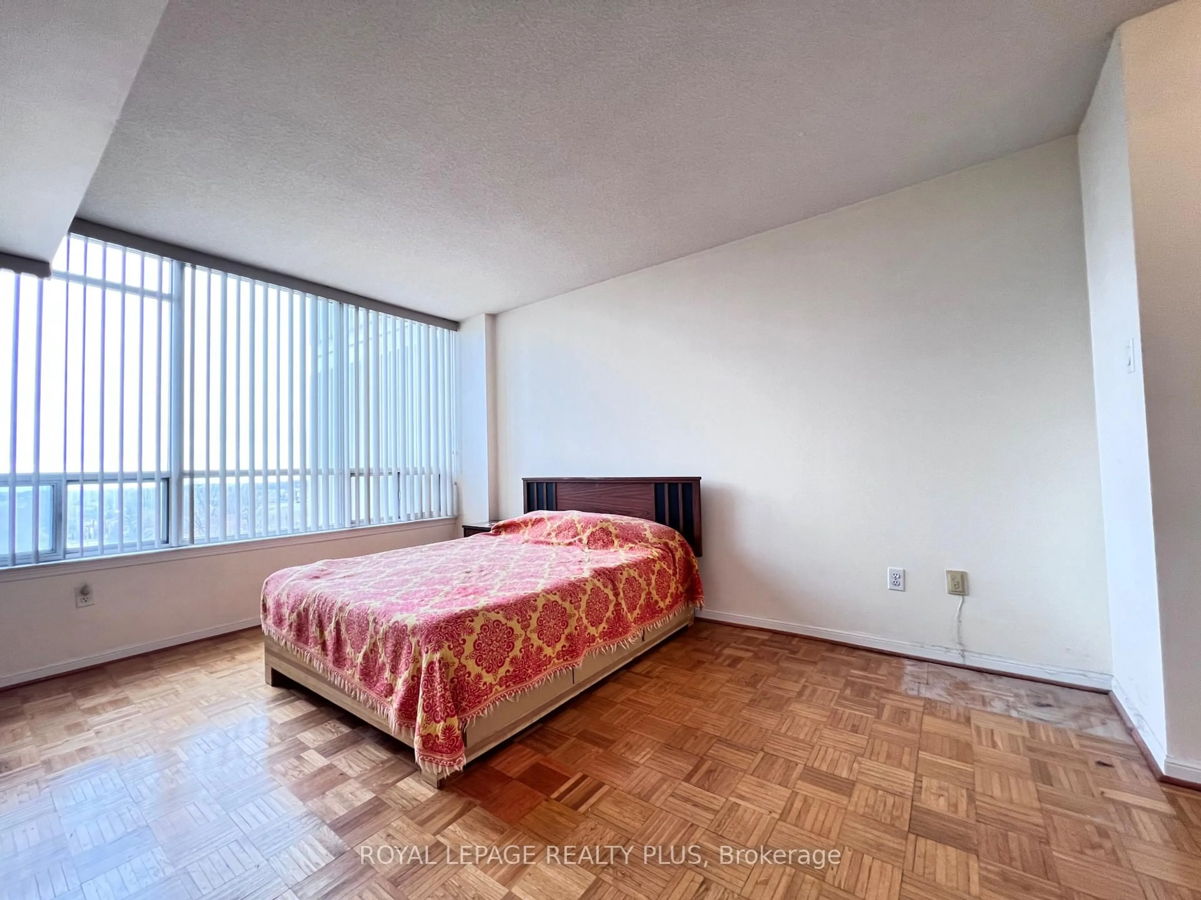 Bedroom with bed, unknown for 550 Webb Dr #707, Mississauga Ontario L5B 3Y4