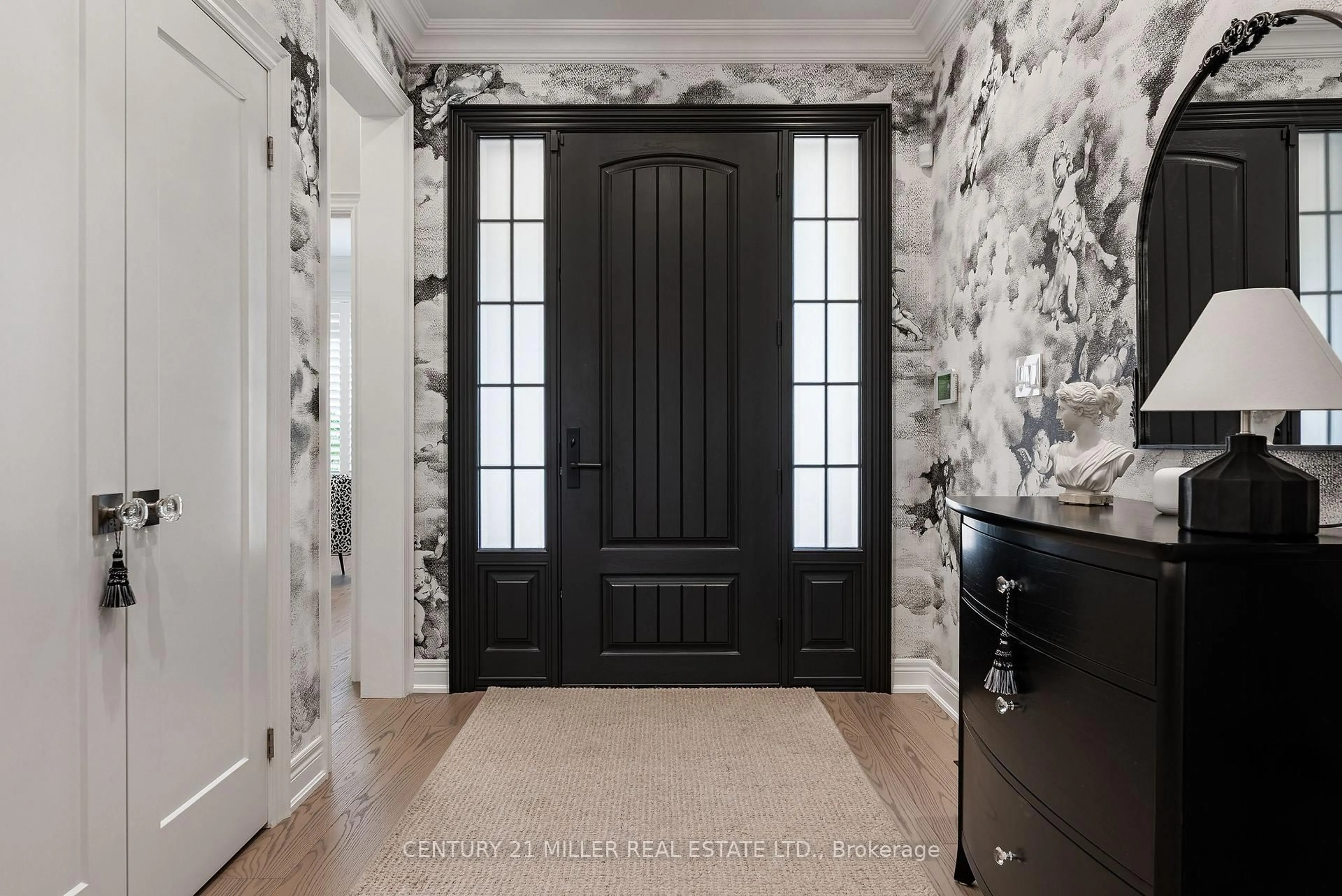 Indoor entryway for 2201 Rochester Circ, Oakville Ontario L6M 5E3