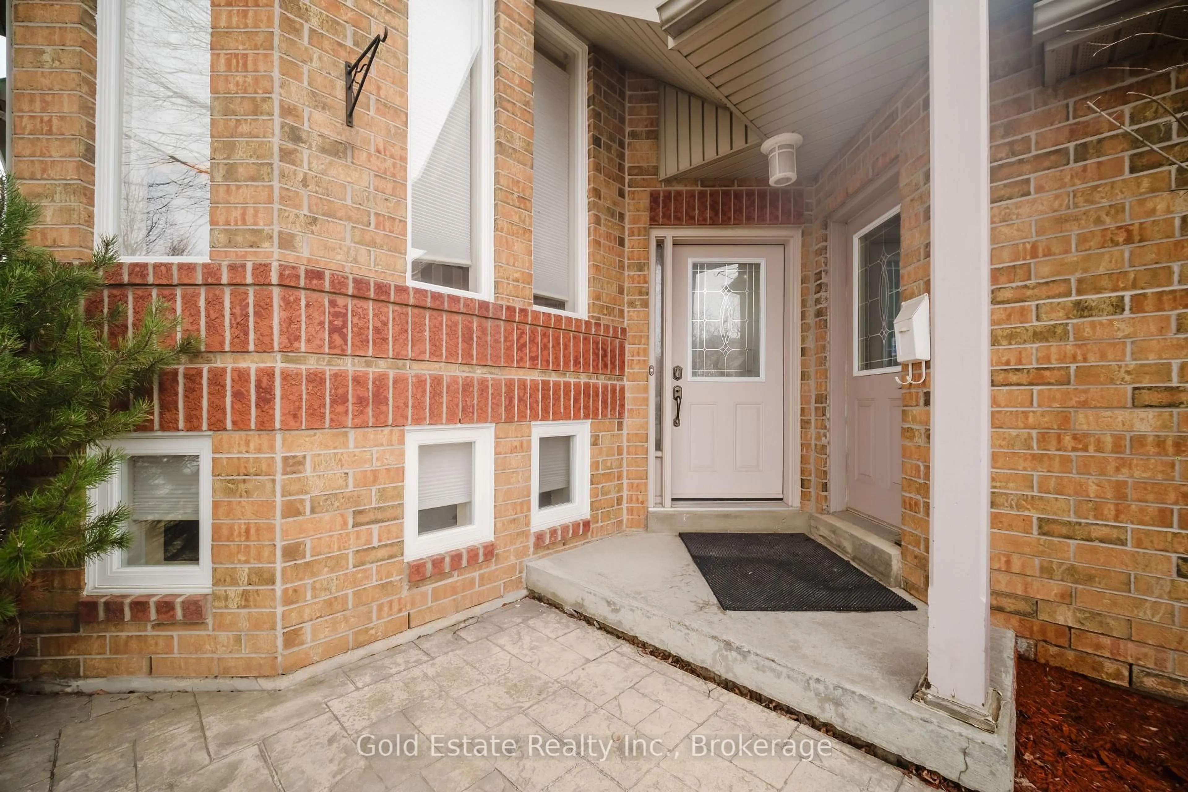 Indoor entryway for 59 Royal Orchard Dr, Brampton Ontario L6X 4M5