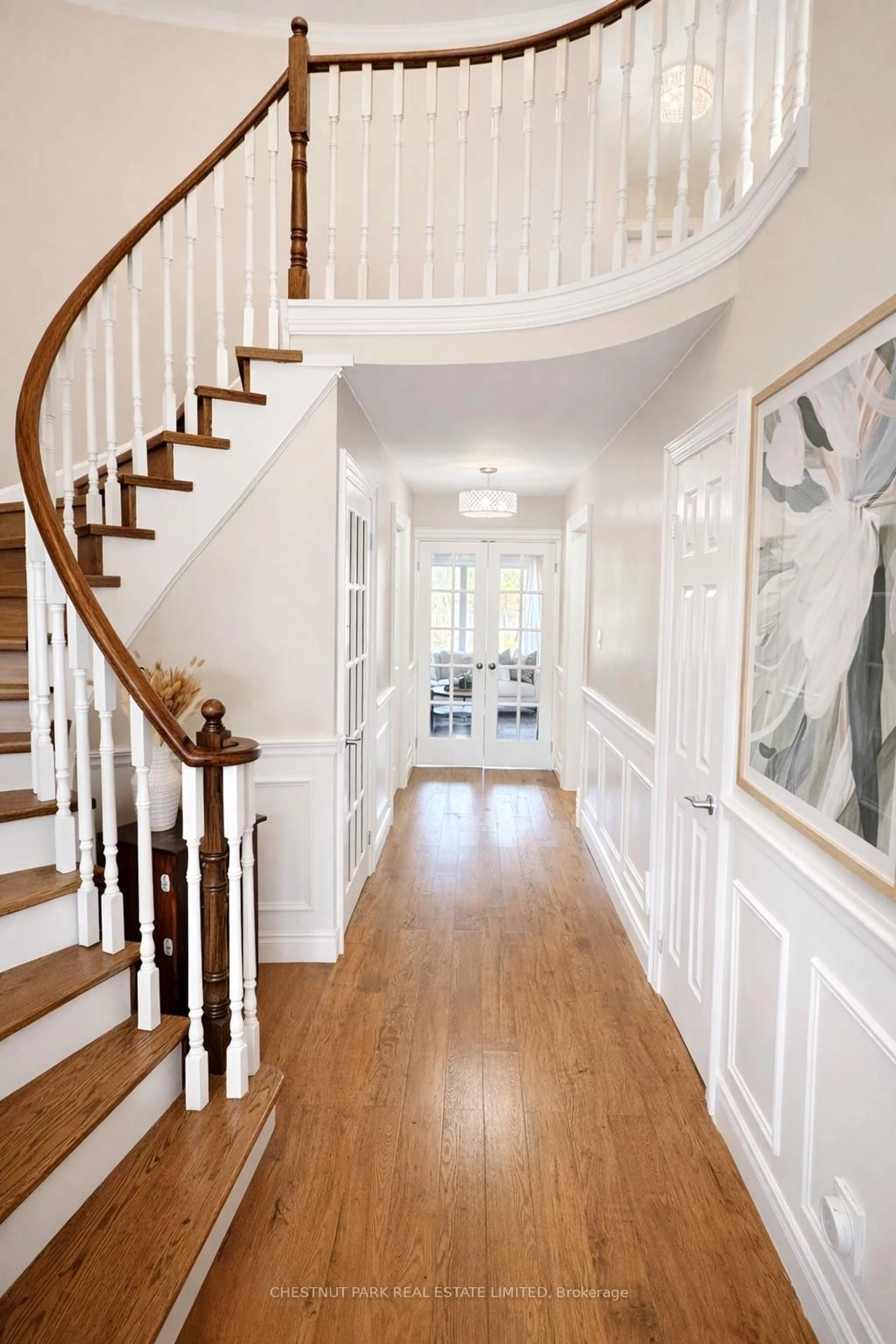 Indoor entryway for 1229 Freeman St, Burlington Ontario L7S 2J7