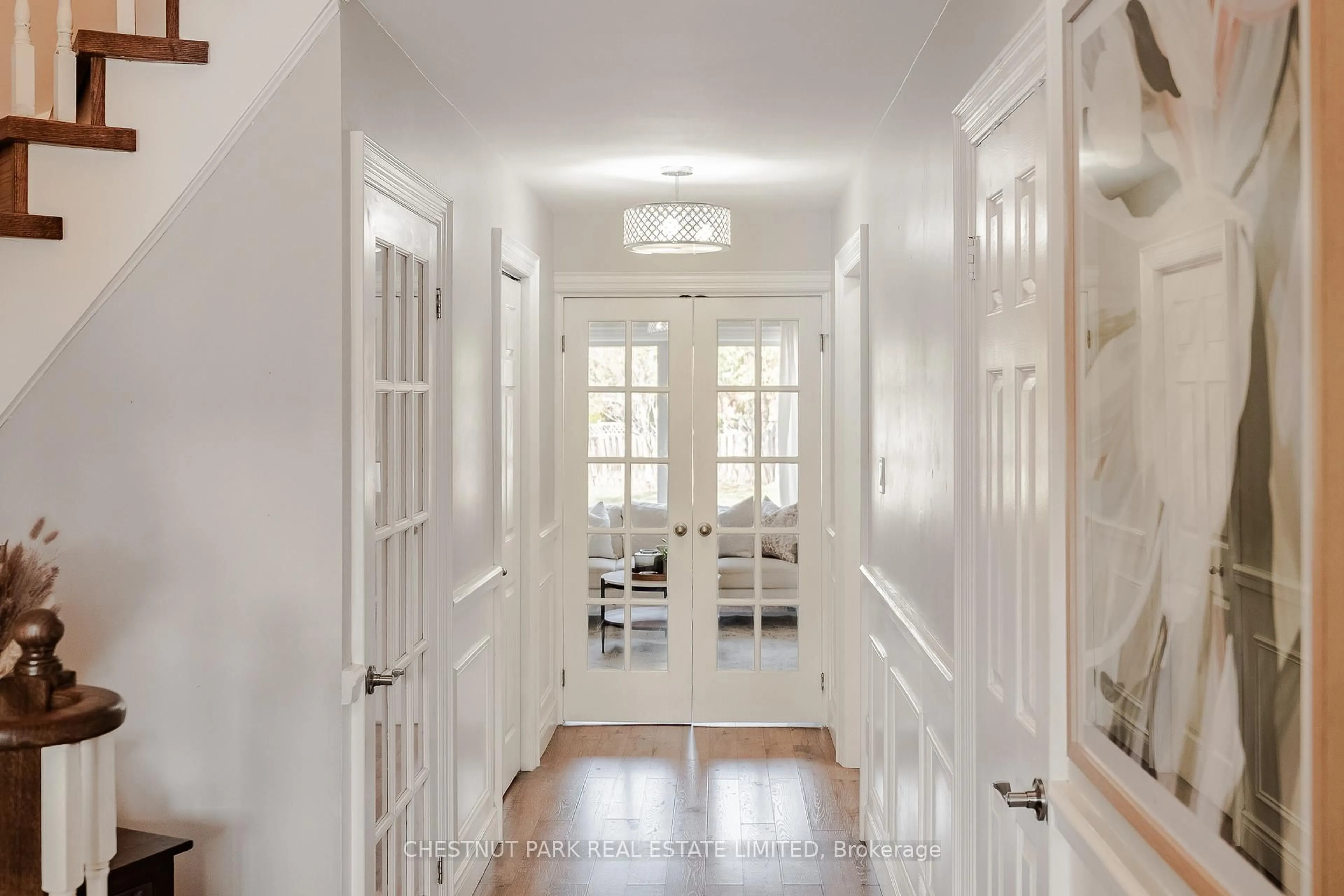 Indoor entryway for 1229 Freeman St, Burlington Ontario L7S 2J7