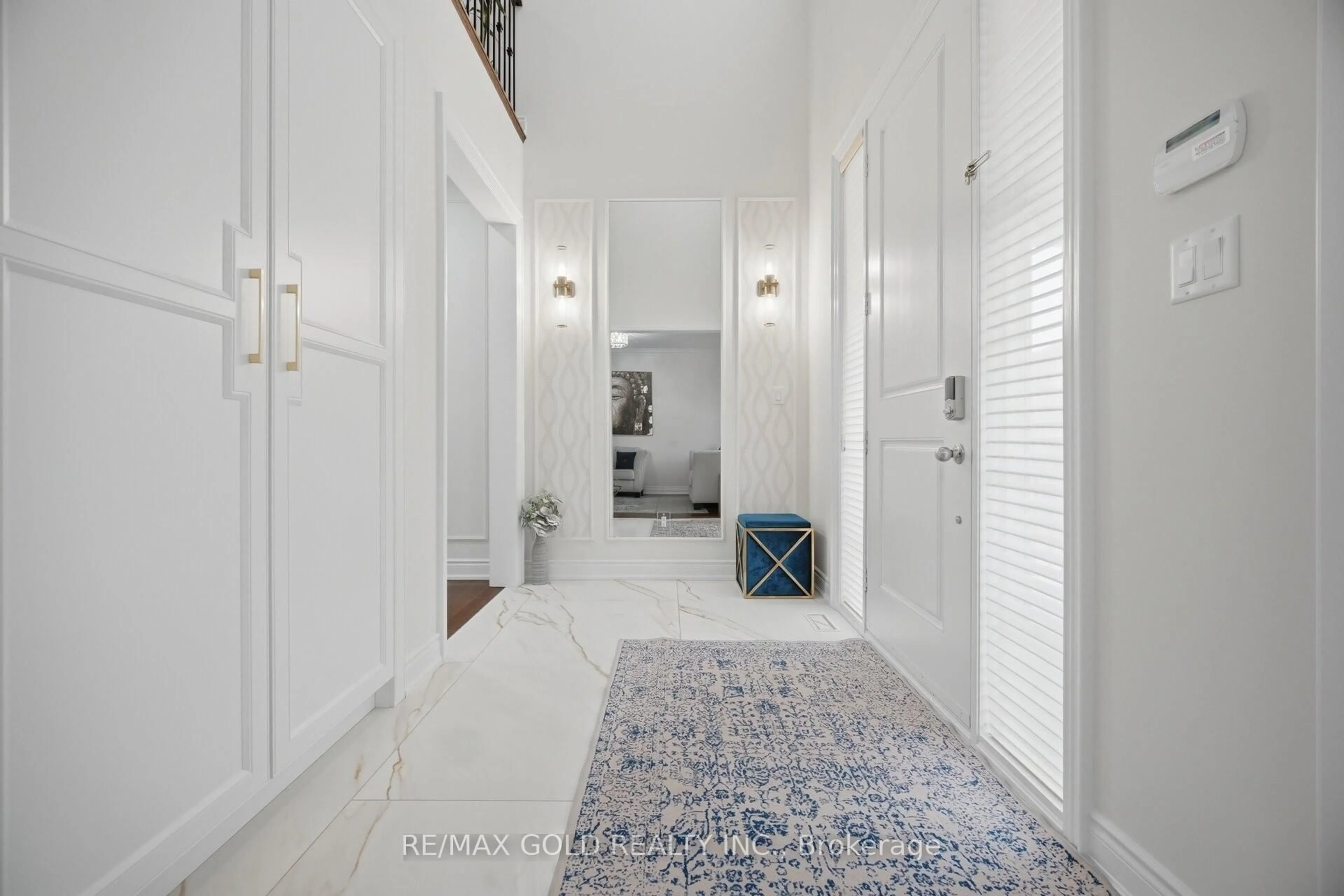 Indoor entryway for 43 Decorso Dr, Brampton Ontario L6P 3Y3