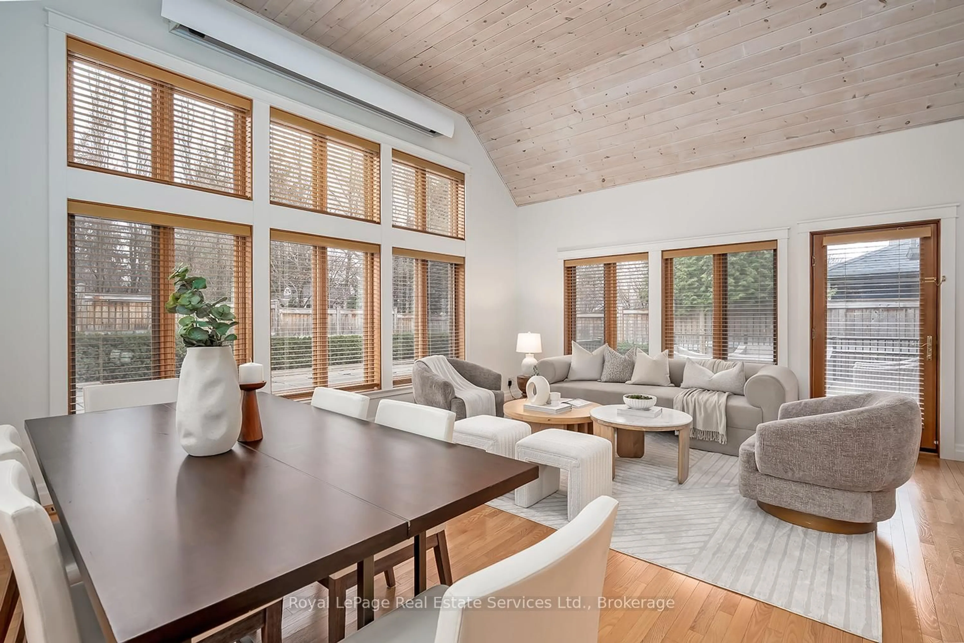 Living room with furniture, wood/laminate floor for 69 Allan St, Oakville Ontario L6J 3M7