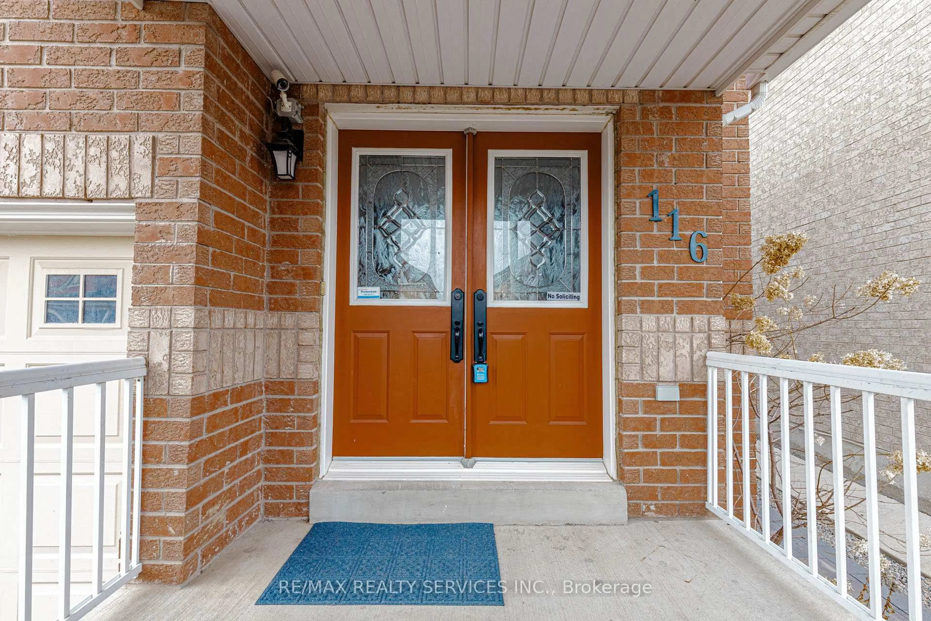 Indoor entryway for 116 Chalkfarm Cres, Brampton Ontario L7A 3V9