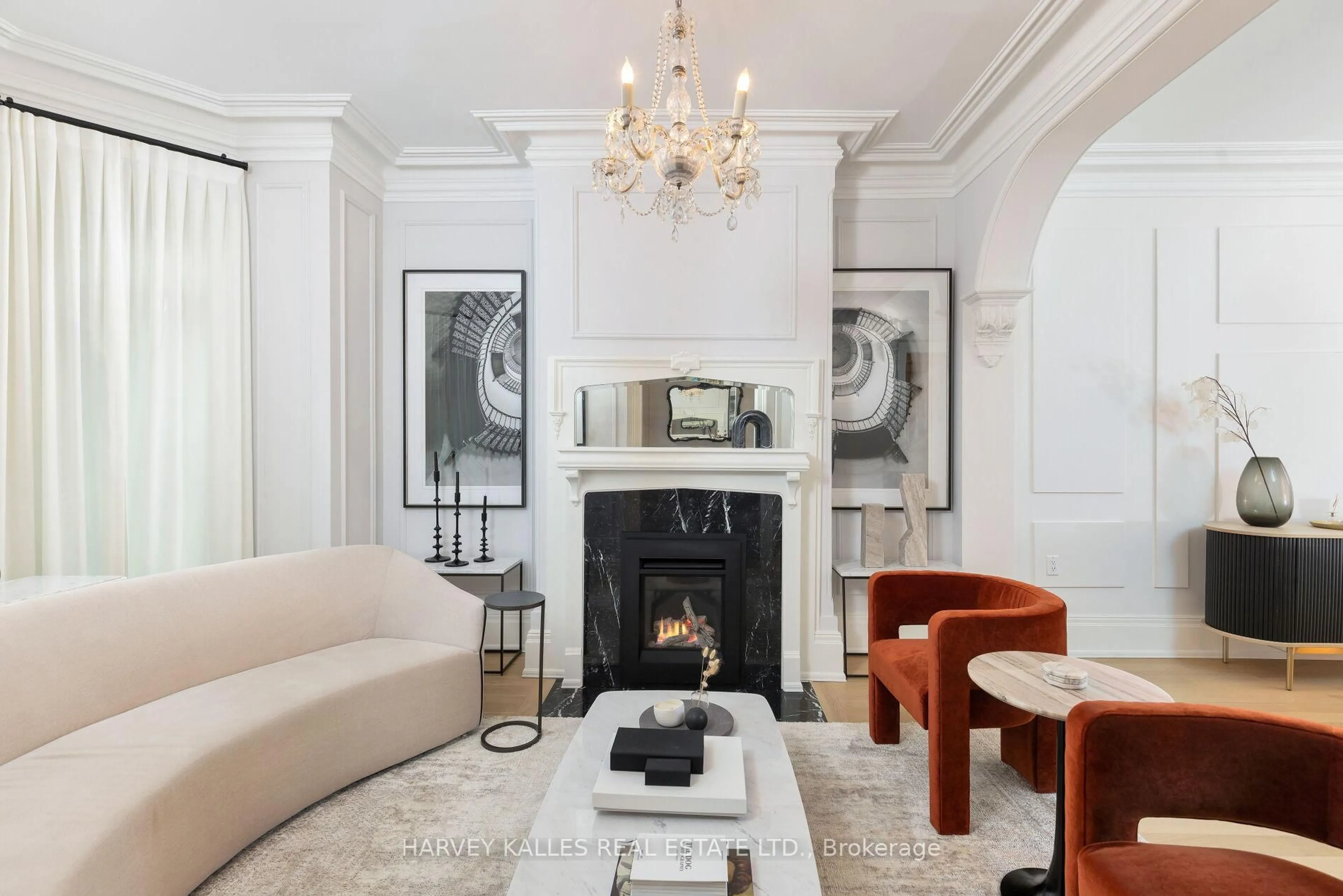 Living room with furniture, unknown for 38 Sorauren Ave, Toronto Ontario M6R 2C7